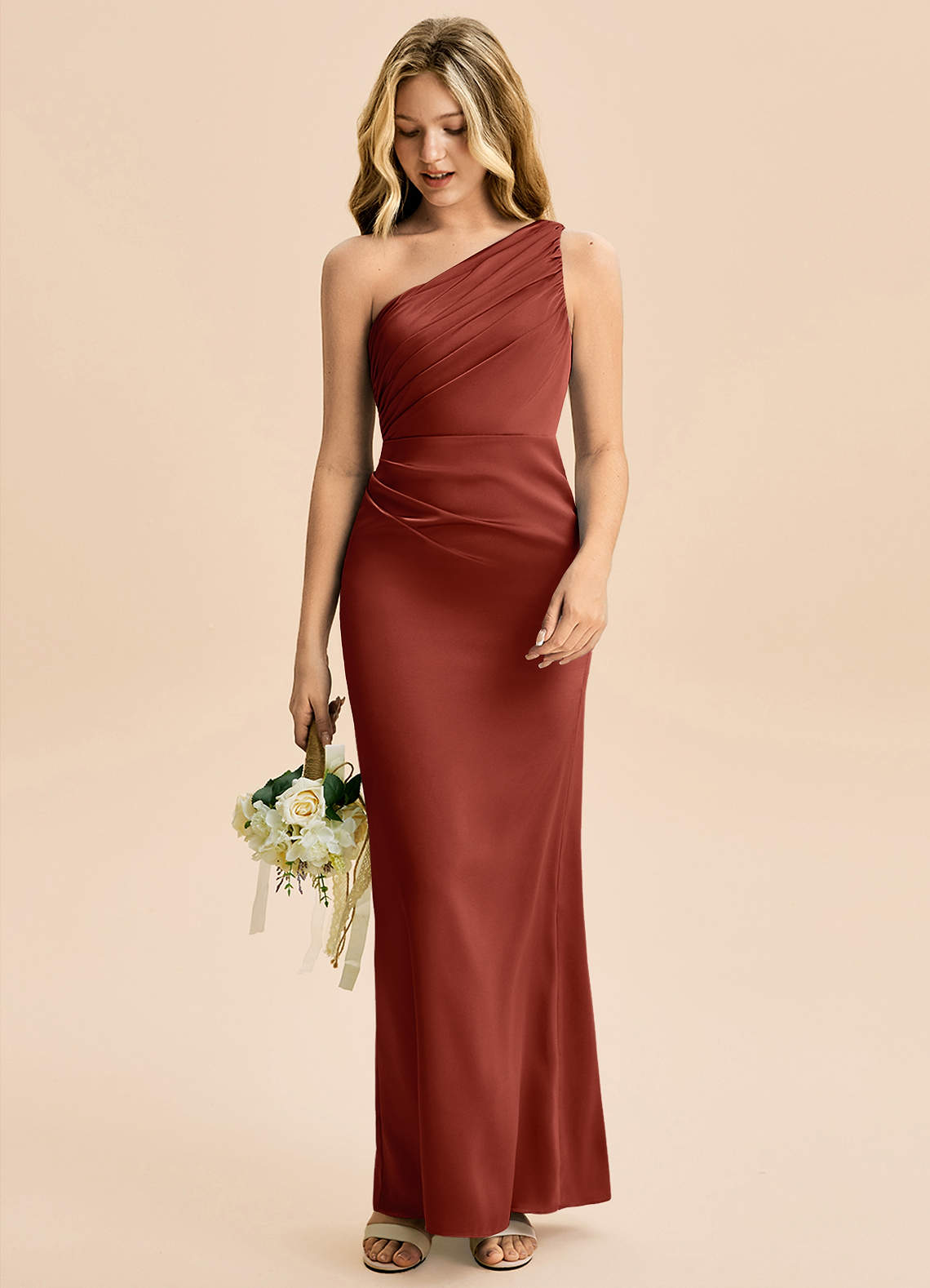 Azazie Akilah Junior Robe Fourreau en Satin extensible Plissée Terracotta image2