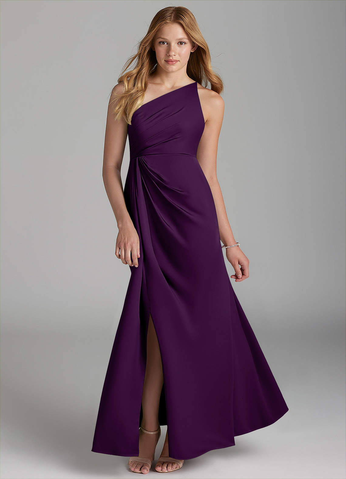 Azazie Mika Junior Robe Trapèze en Satin extensible Plissée Grain De Raisin image1