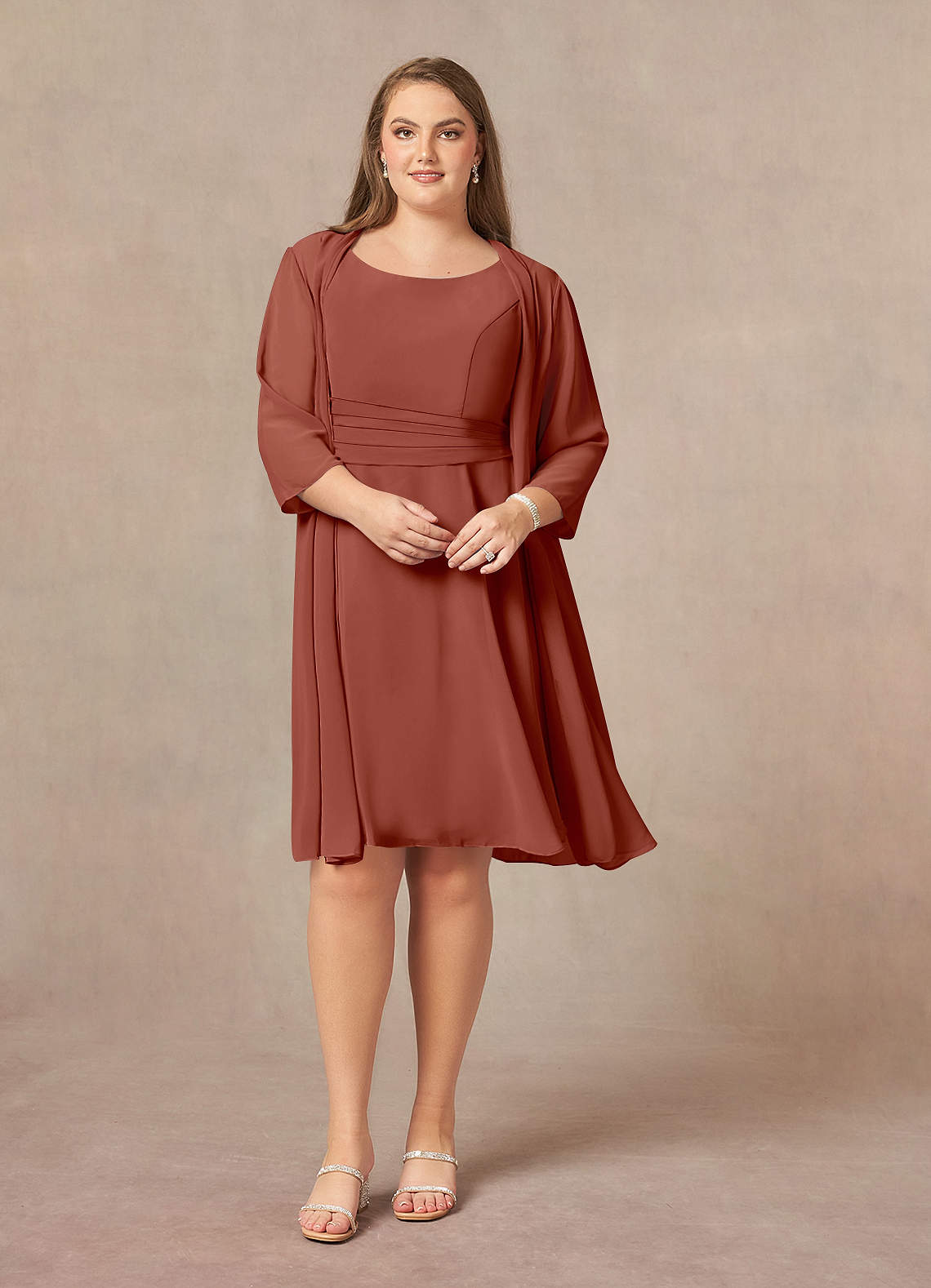 Azazie Shirley Mère de la mariée Robes Robe Trapèze en Mousseline de soie Plissé Scoop Auburn image1