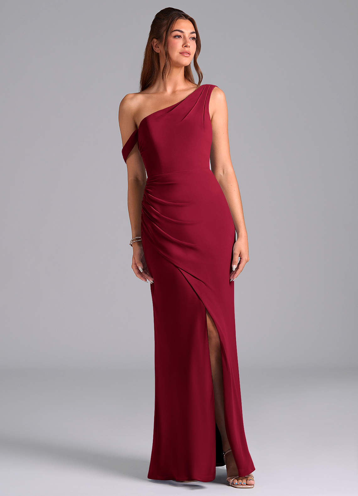 Azazie Madelyn Robes de demoiselle d'honneur Robe Sirène Convertible en Mousseline de soie Ue épaule Bourgogne image1