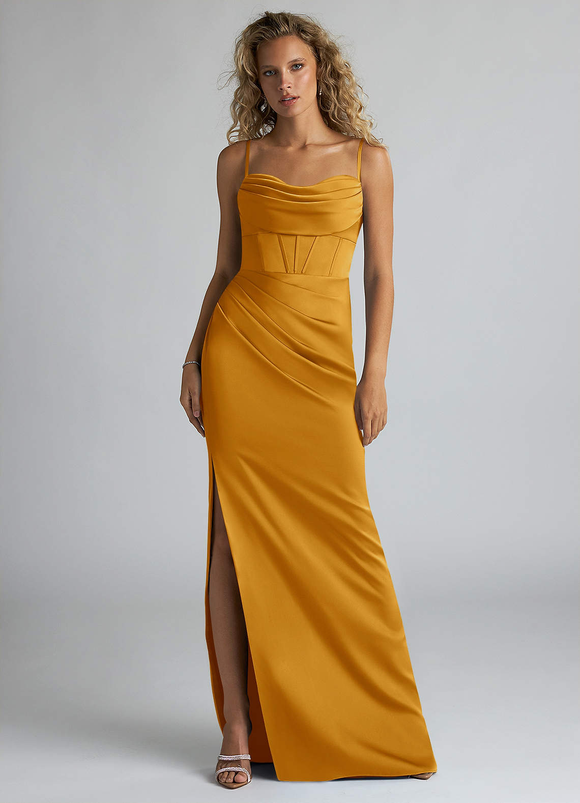 Azazie Mai Vestidos de damas de honor Vestido de Caramelo de Satén Elástico de Corte Recto con Plisado image1