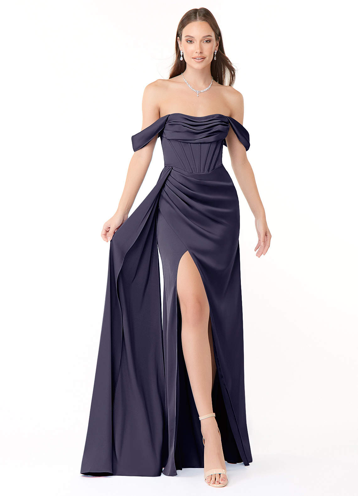 Azazie Amyra Vestidos de damas de honor Vestido de Tormenta de Satén Elástico de Corte Recto Convertible con Vestidos sin tirantes image1