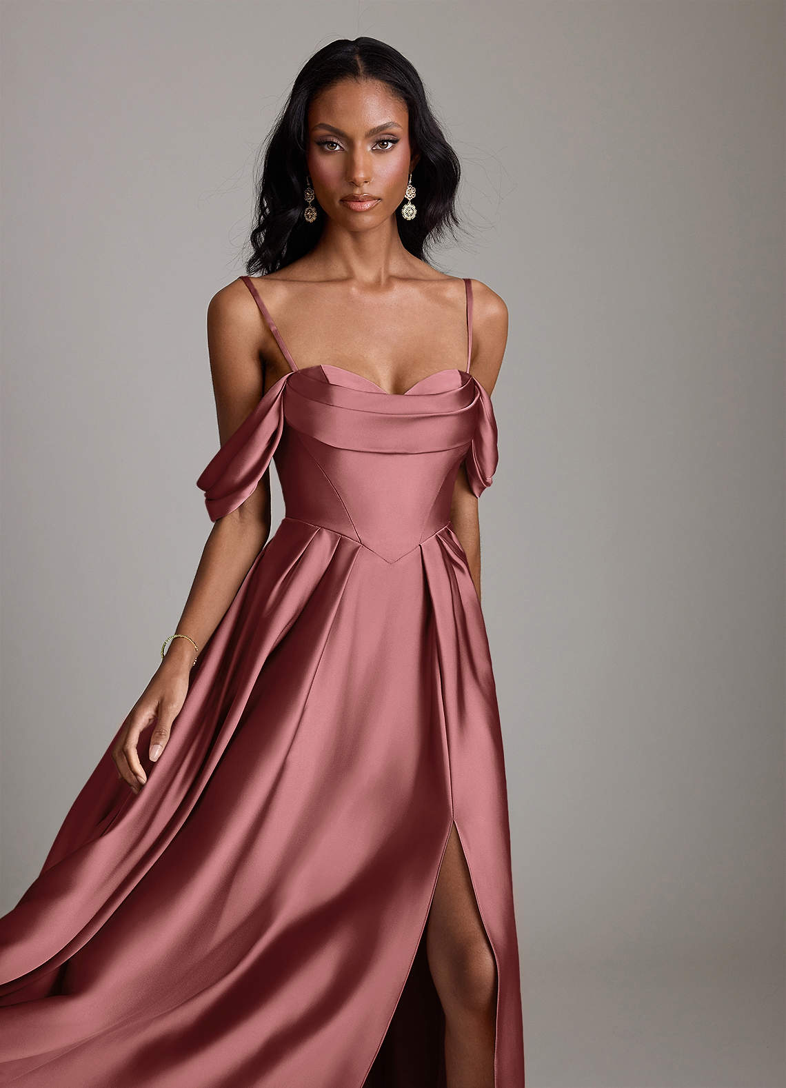 Azazie Loisa Suknie dla druhen Linia A Zza ramienia Satyna elastyczna Do ziemi Sukienka image2