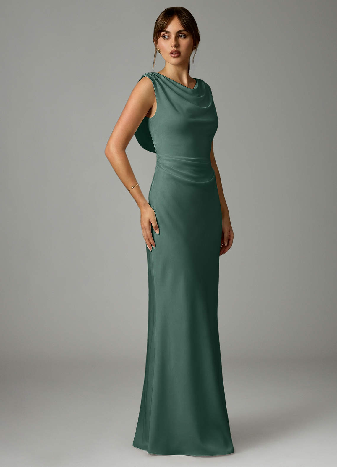 Azazie Kieryn Robes de demoiselle d'honneur Robe Sirène en Satin extensible Plissée Eucalyptus image3