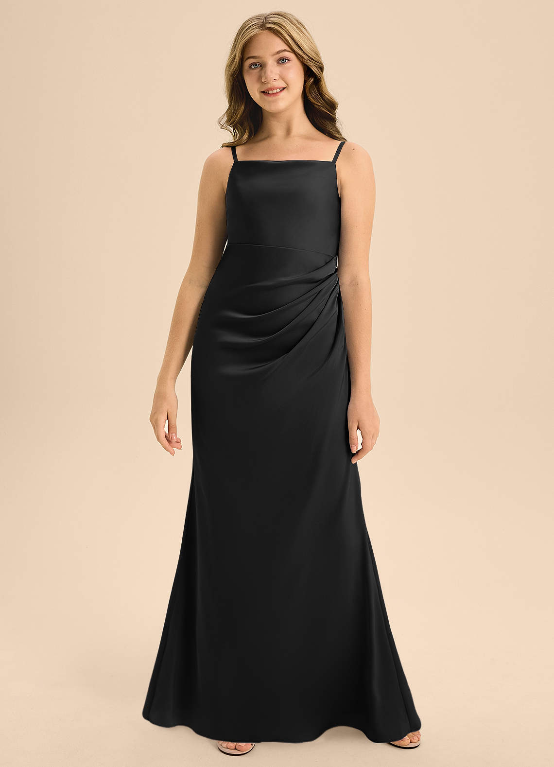 Azazie Renna Junior Vestido de Negro de Satén Elástico de Corte en A con Plisado image3
