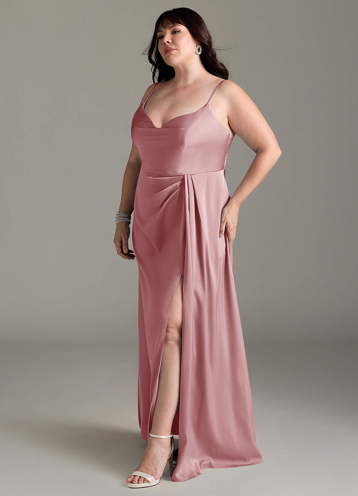 Azazie Brielle Abiti da Damigella Abito A-Line in Raso Elasticizzato con Scollo a Cappuccio e Spalline Sottili Rosa Polverosa image9