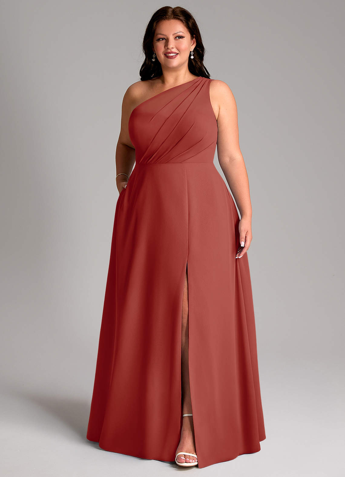 Azazie Phaedra Vestidos de damas de honor Vestido de Terracota de Gasa de Corte en A con Hombro unilateral image3