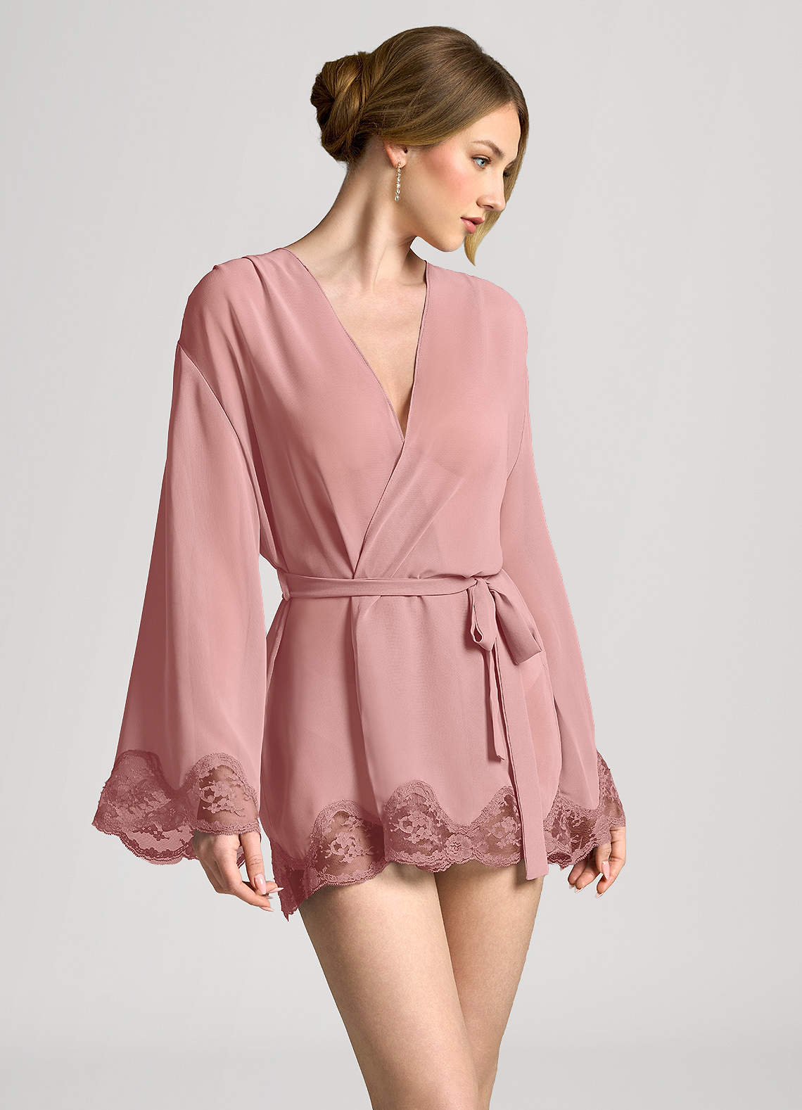 front Chiffongmorgonrock med spetskant