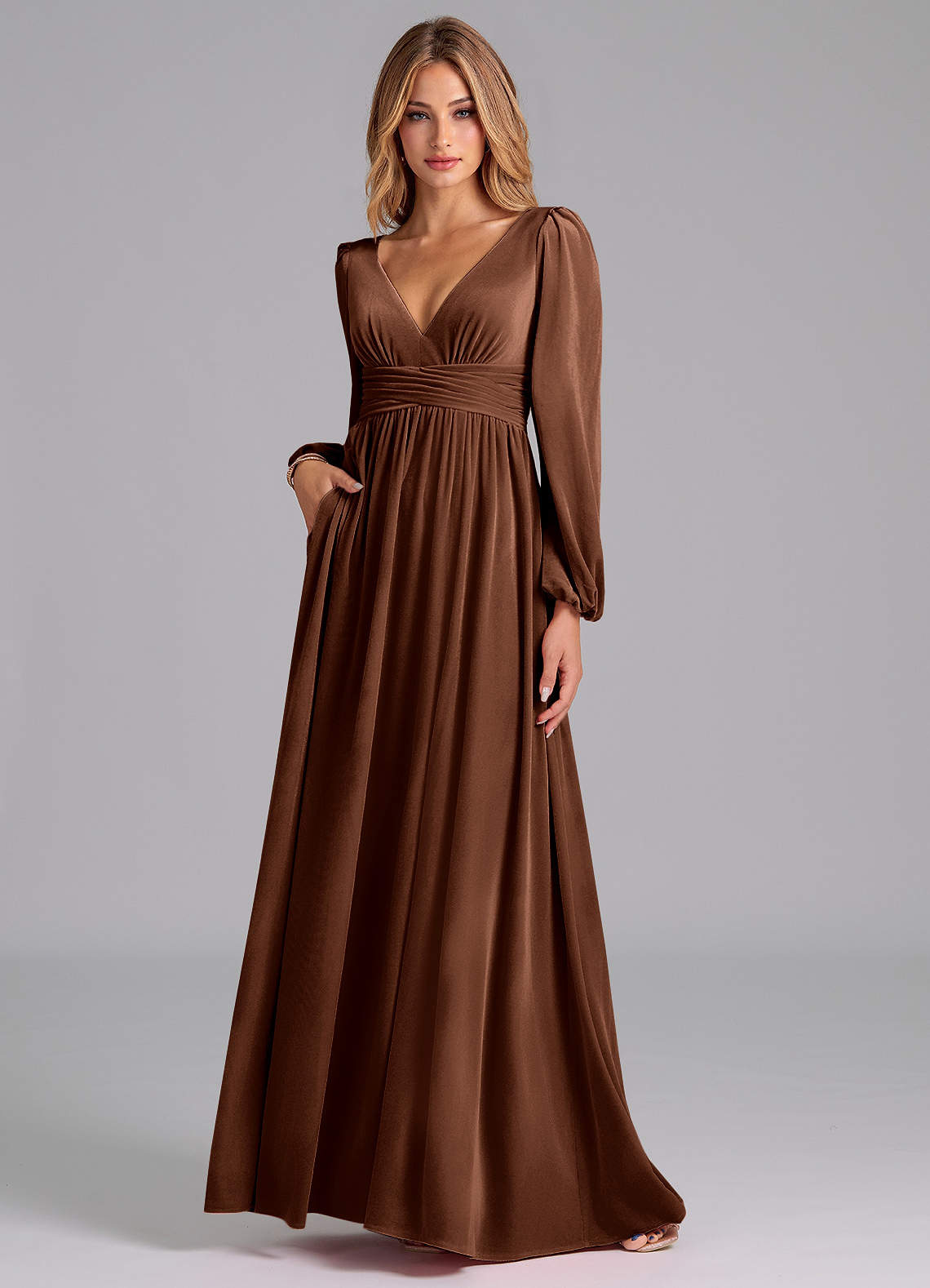 Azazie Norah Robes de demoiselle d'honneur Robe Trapèze en velours Manche longue Ombre image1