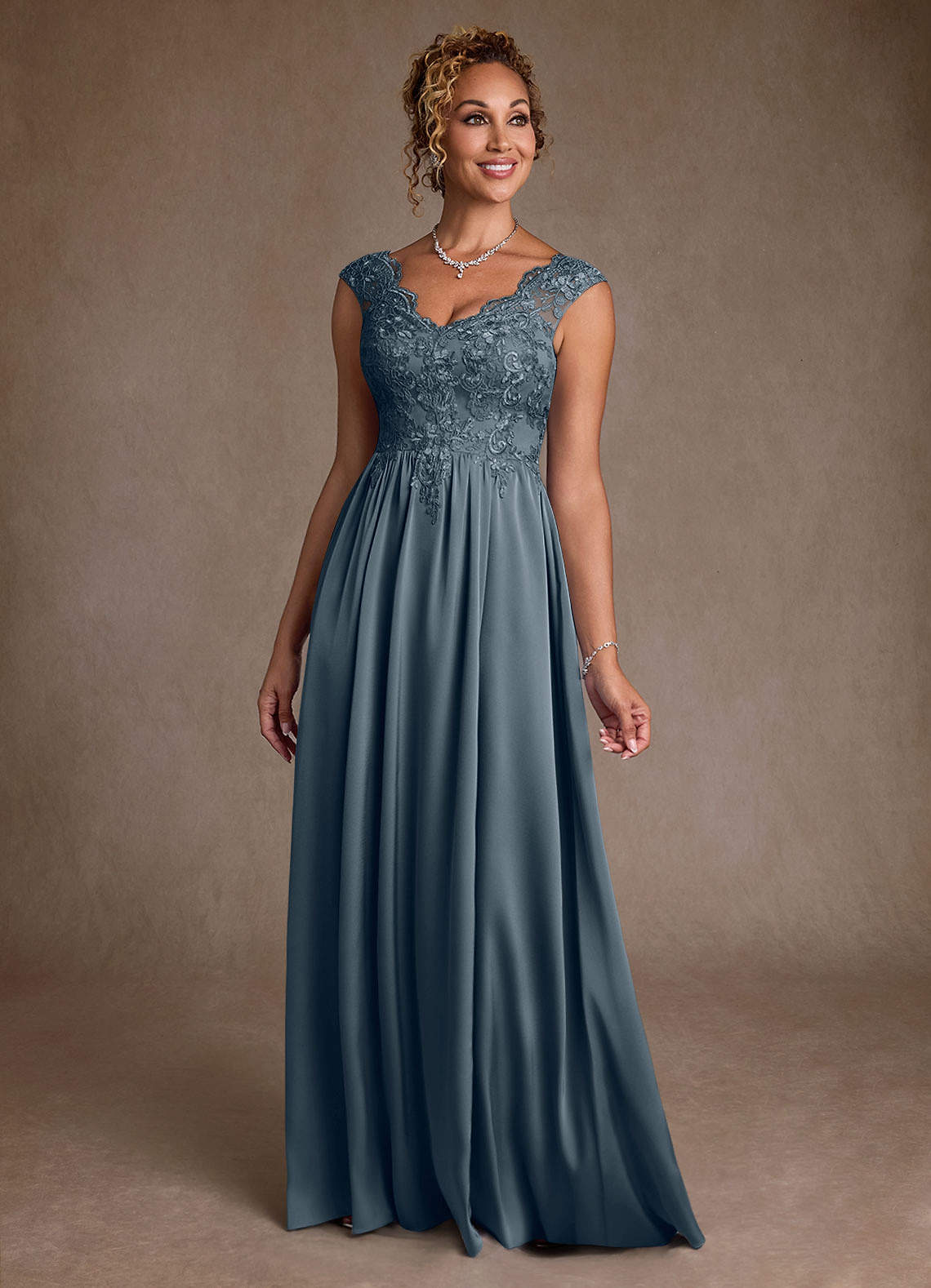 Azazie Amethyst Mère de la mariée Robes Robe Trapèze en Dentelle Violet Crépusculaire image1