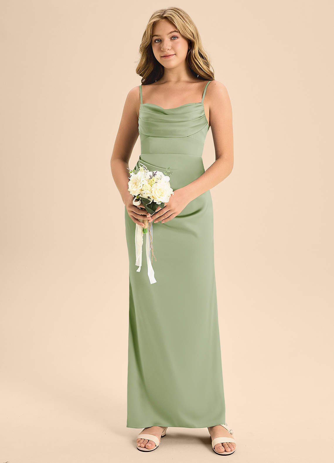 Azazie Mai Junior Vestido Dusty Sage de Cetim elástico de Linha A com Decote em coração image3