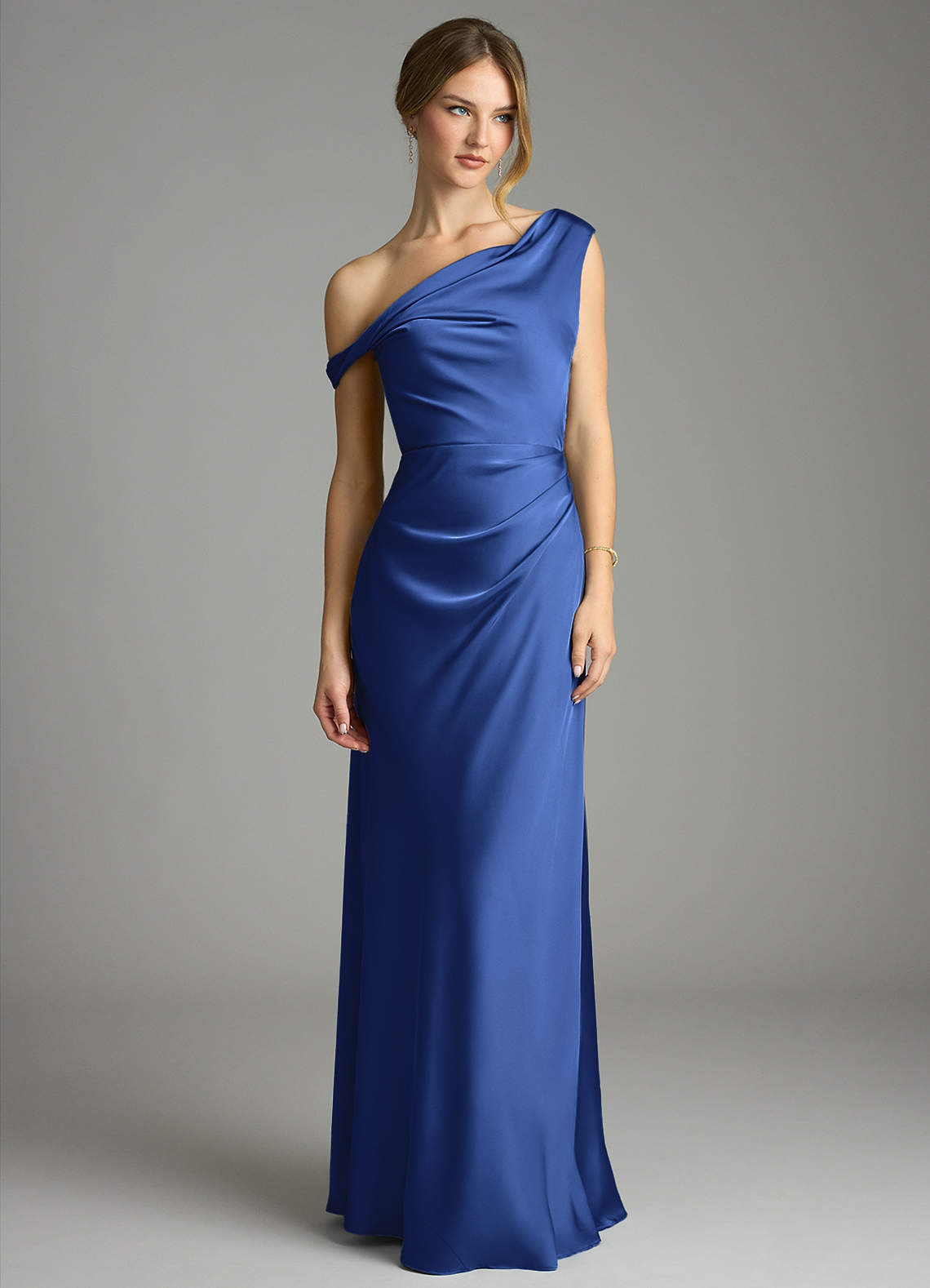 Azazie Emerson Vestidos de madrinha de casamento Vestido Royal Blue de Cetim elástico de sereia com Fora do ombro image3