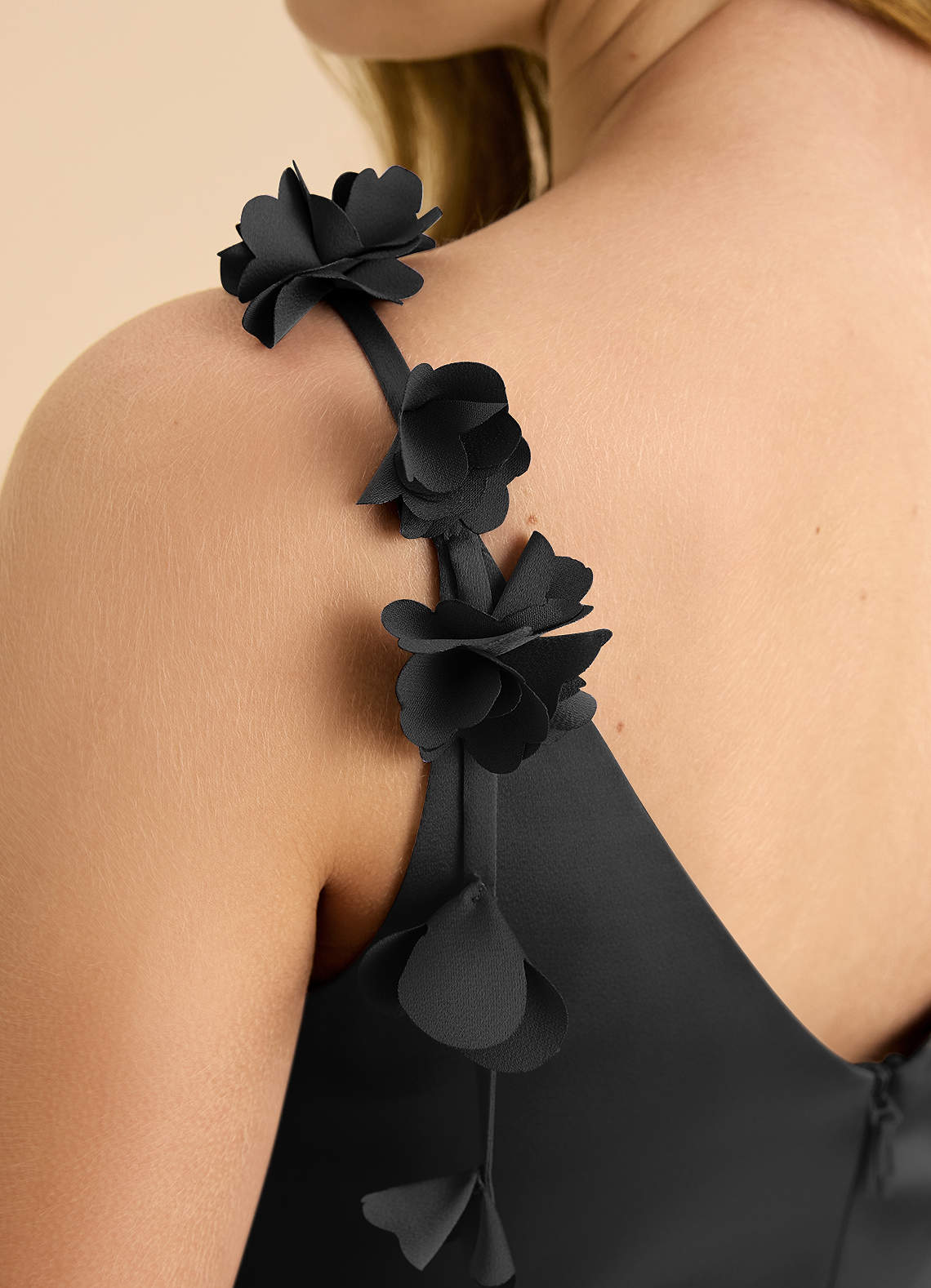 Azazie Gumdrop Junior Robe Empire en Satin extensible Plissée Noir image7