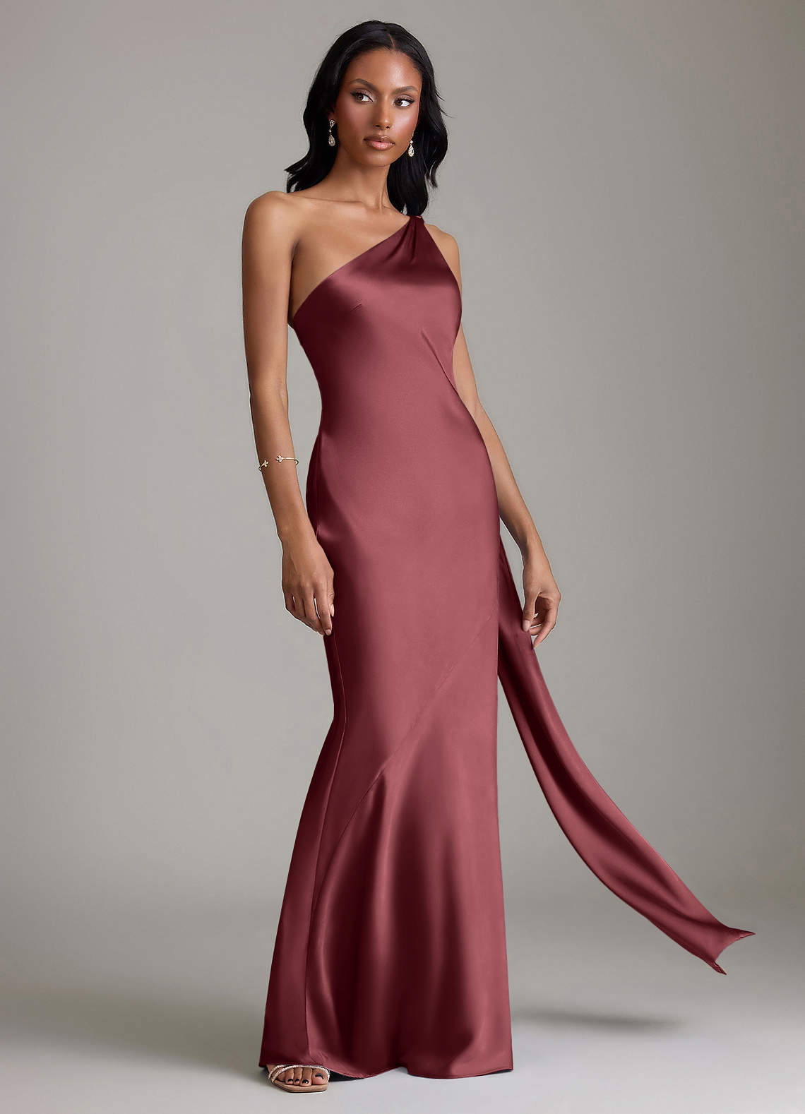 Azazie Juniper Jurken voor bruidsmeisjes Jurk van Stretch Satijn met Zeemeermin One-shoulder Merlot image4