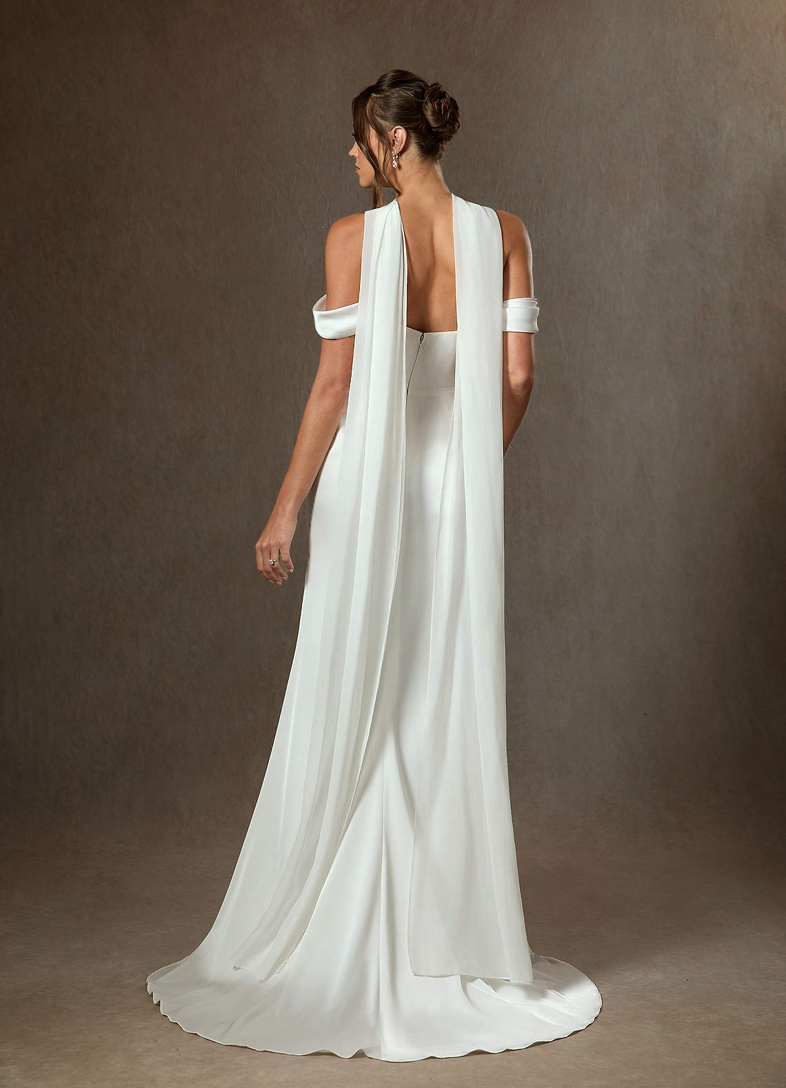 Azazie Blithe Robes de mariée Robe Fourreau en Satin extensible Fente Latérale Blanc De Diamant image6