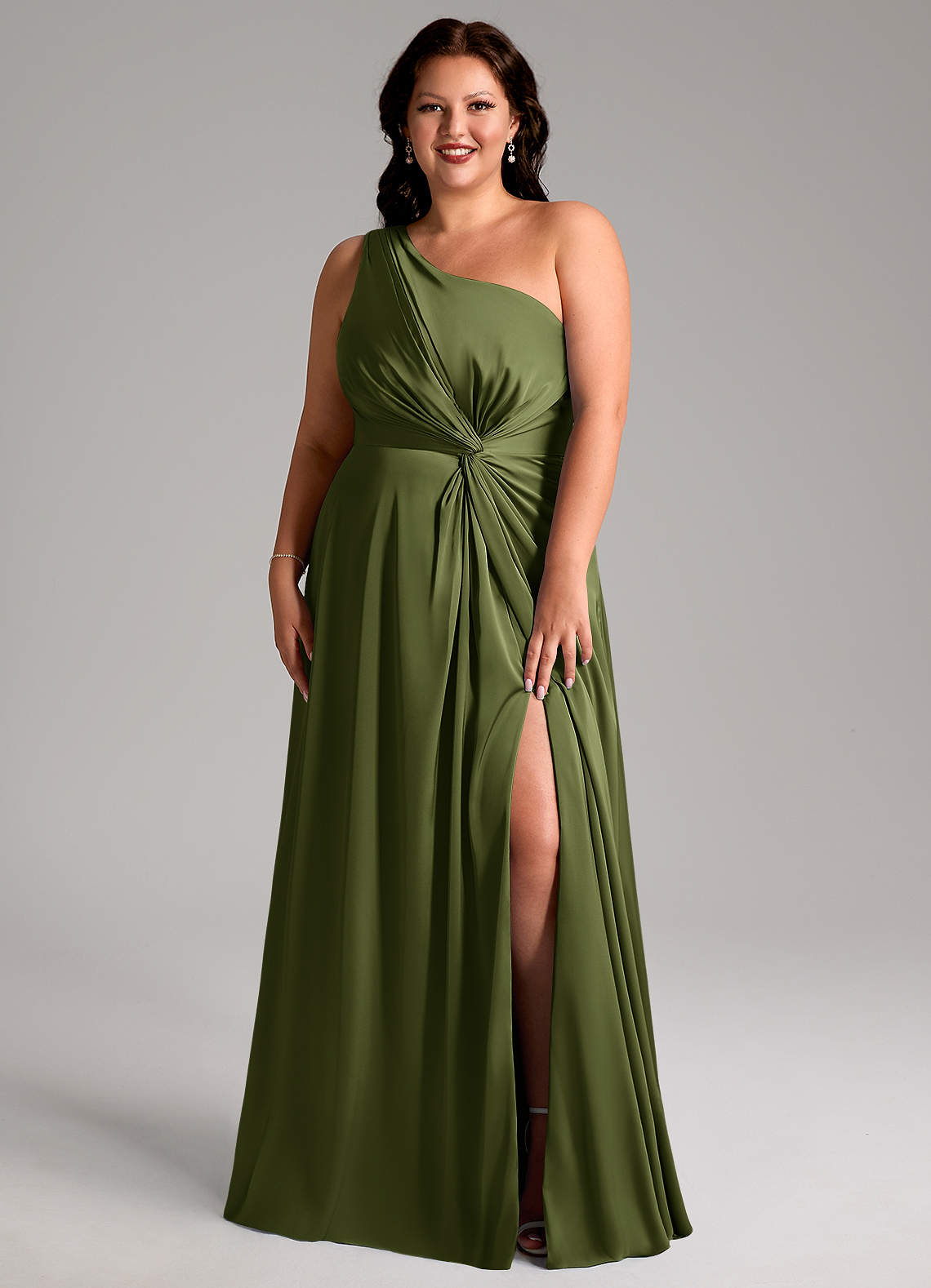 Azazie Brooke Vestidos de damas de honor Vestido de Oliva de Satén Elástico de Corte en A con Hombro unilateral image7