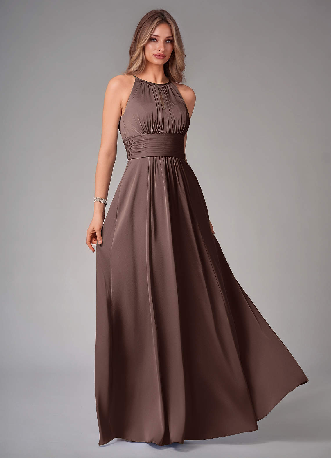 Azazie Bonnie Abiti da Damigella Abito A-Line in Raso Elasticizzato Plissettato Ganache image1