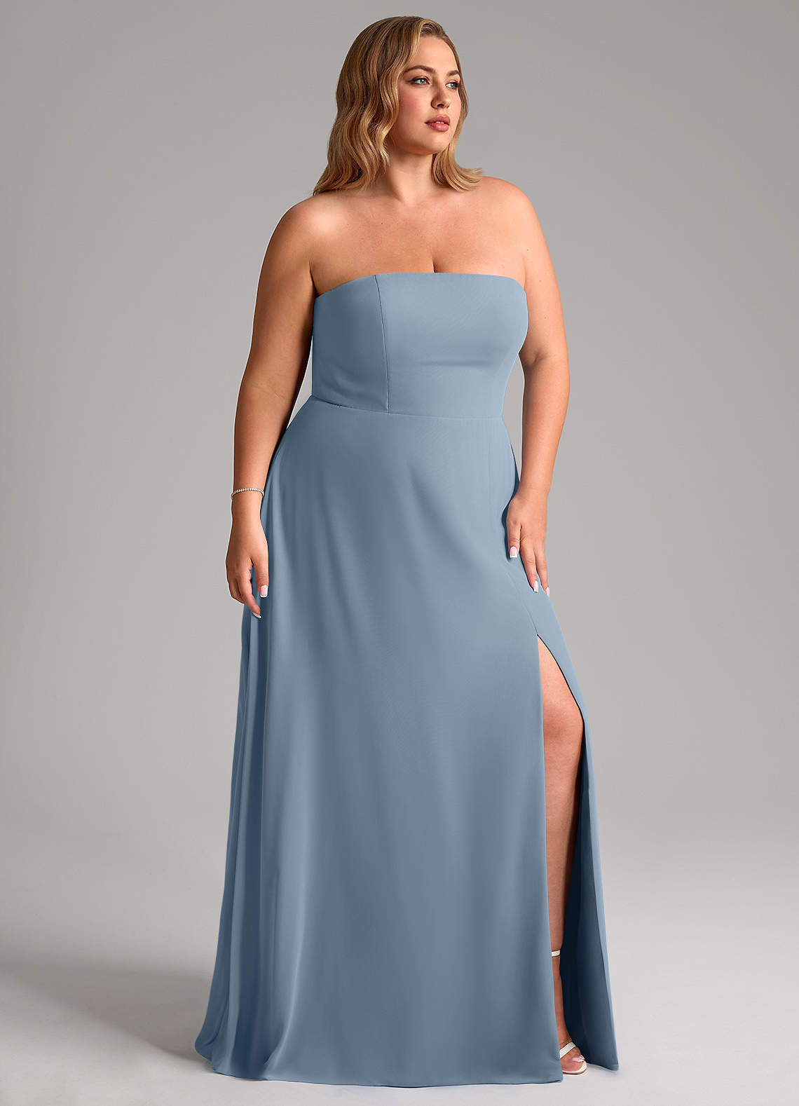 Azazie Wren Vestidos de damas de honor Vestido de Azul Polvoriento de Gasa de Corte en A Convertible con Corte Lateral image11
