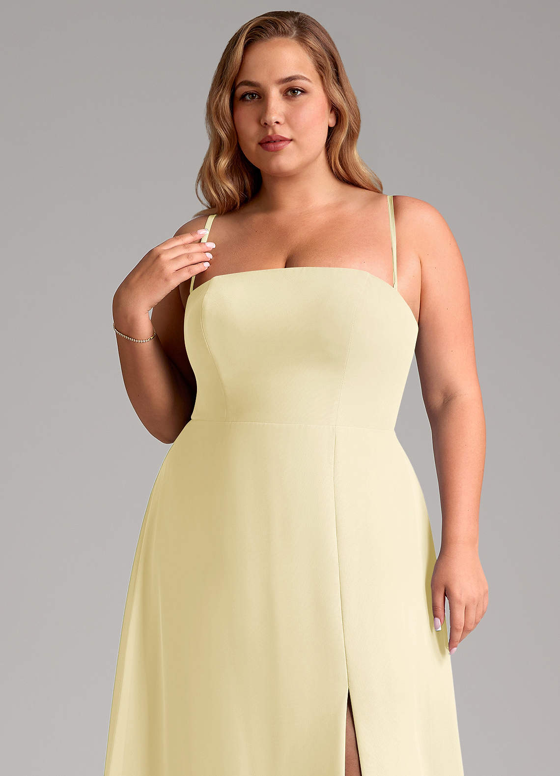 Azazie Wren Robes de demoiselle d'honneur Robe Trapèze Convertible en Mousseline de soie Fente Latérale Sorbet Citron image9