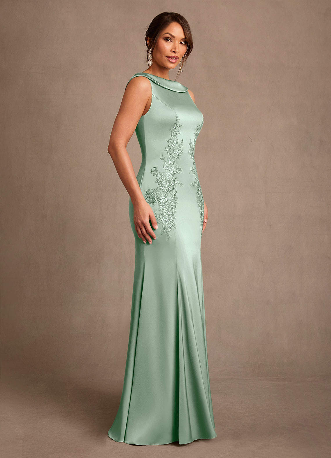 Azazie Franny Mère de la mariée Robes Robe Fourreau en Satin extensible Dentelle Agave image2