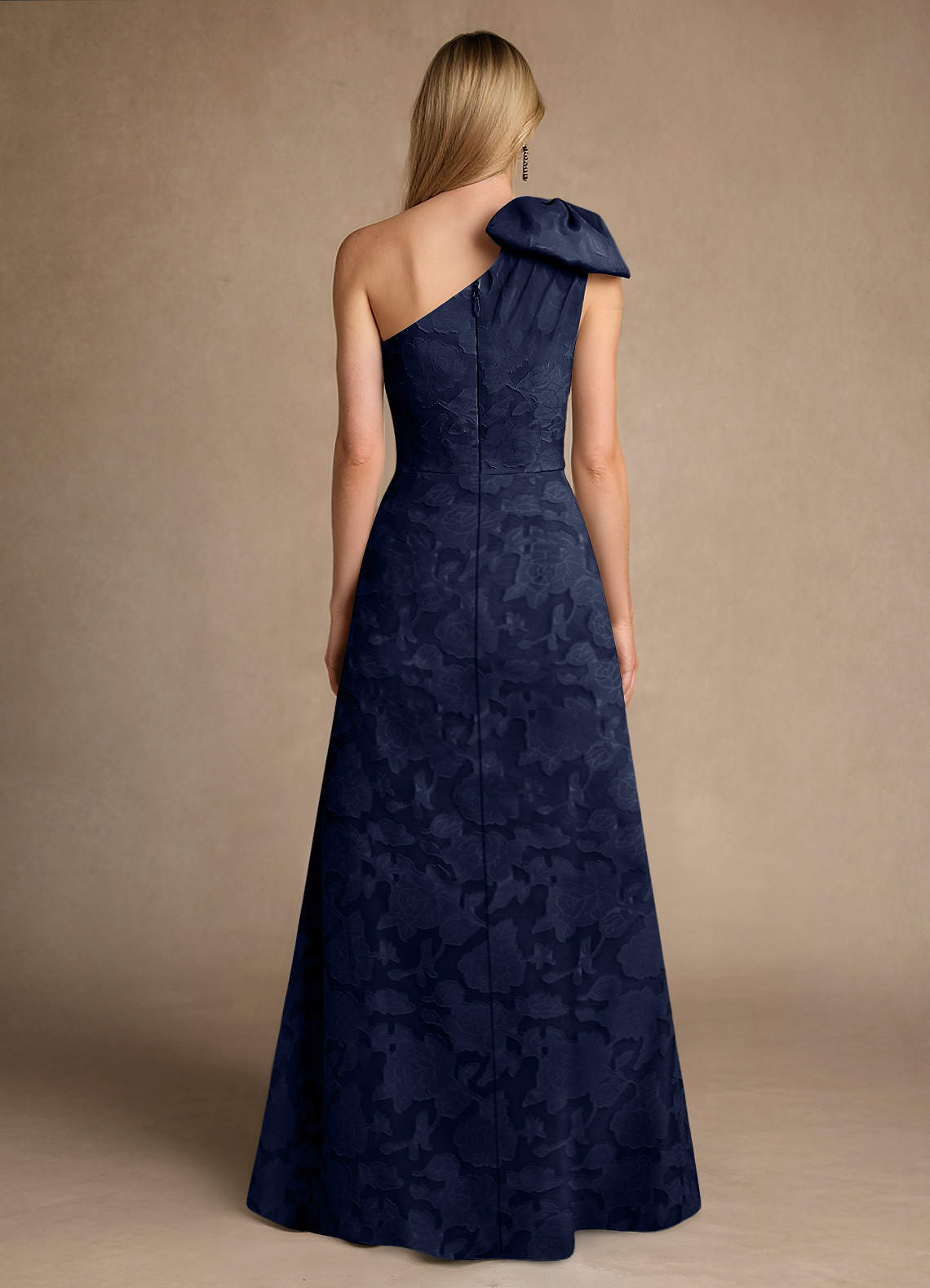 Azazie Easton Vestidos para mãe da noiva Vestir Azul Marinho de Esgotamento Floral de Vestido de baile com Um ombro image1