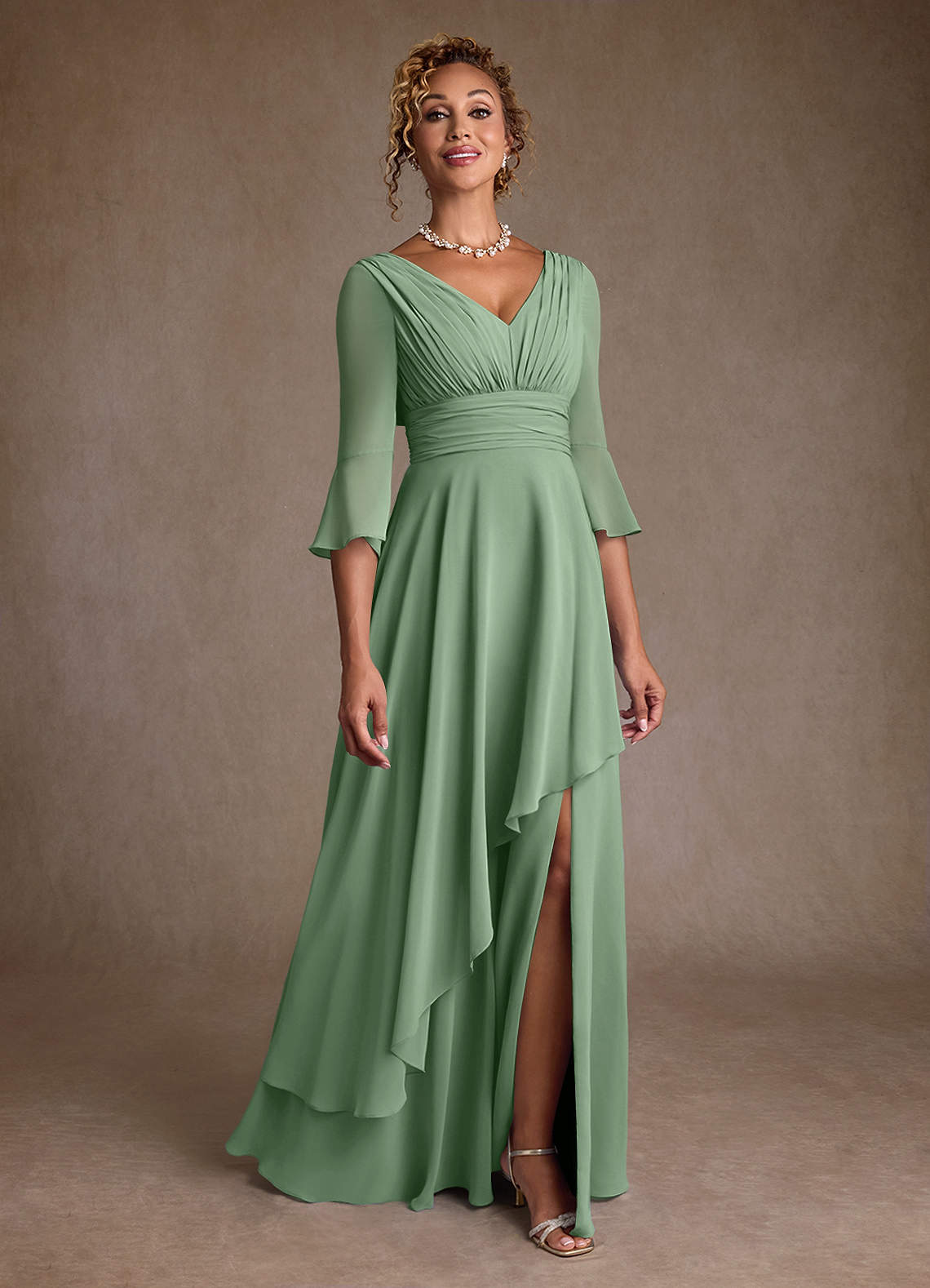Azazie Eire Mère de la mariée Robes Robe Trapèze en Mousseline de soie Plissée Matcha image1