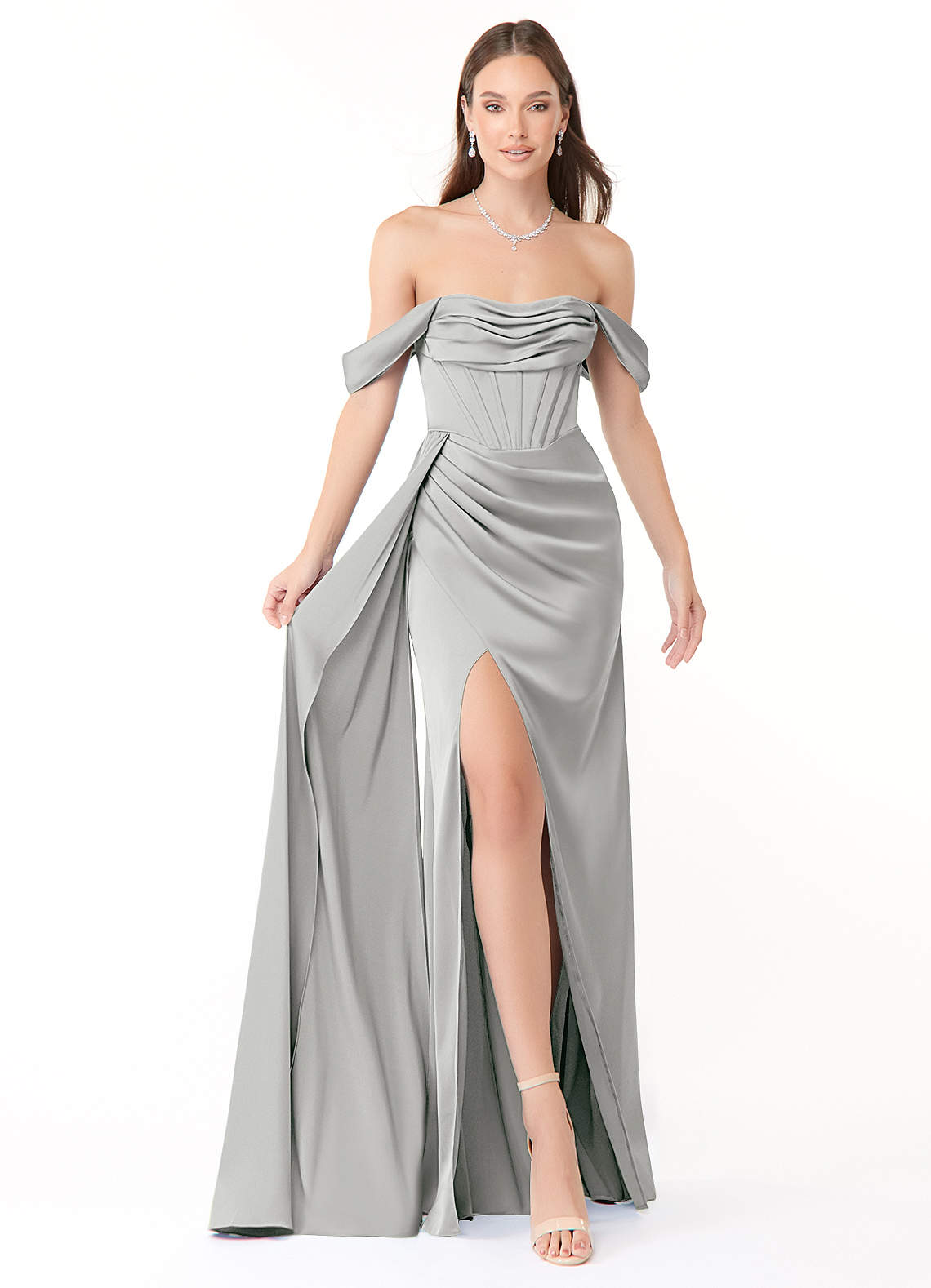 Azazie Amyra Robes de demoiselle d'honneur Robe Fourreau Convertible en Satin extensible Épaule décolletée Argent image1