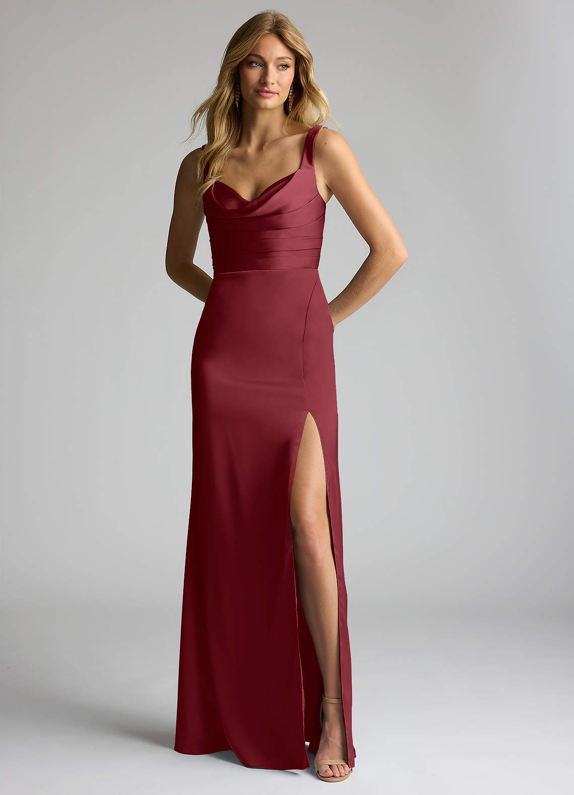 Azazie Elida Brudtärnklänningar Klänning av Tubklänning i Stretch Satin Plisserad Cabernet image1