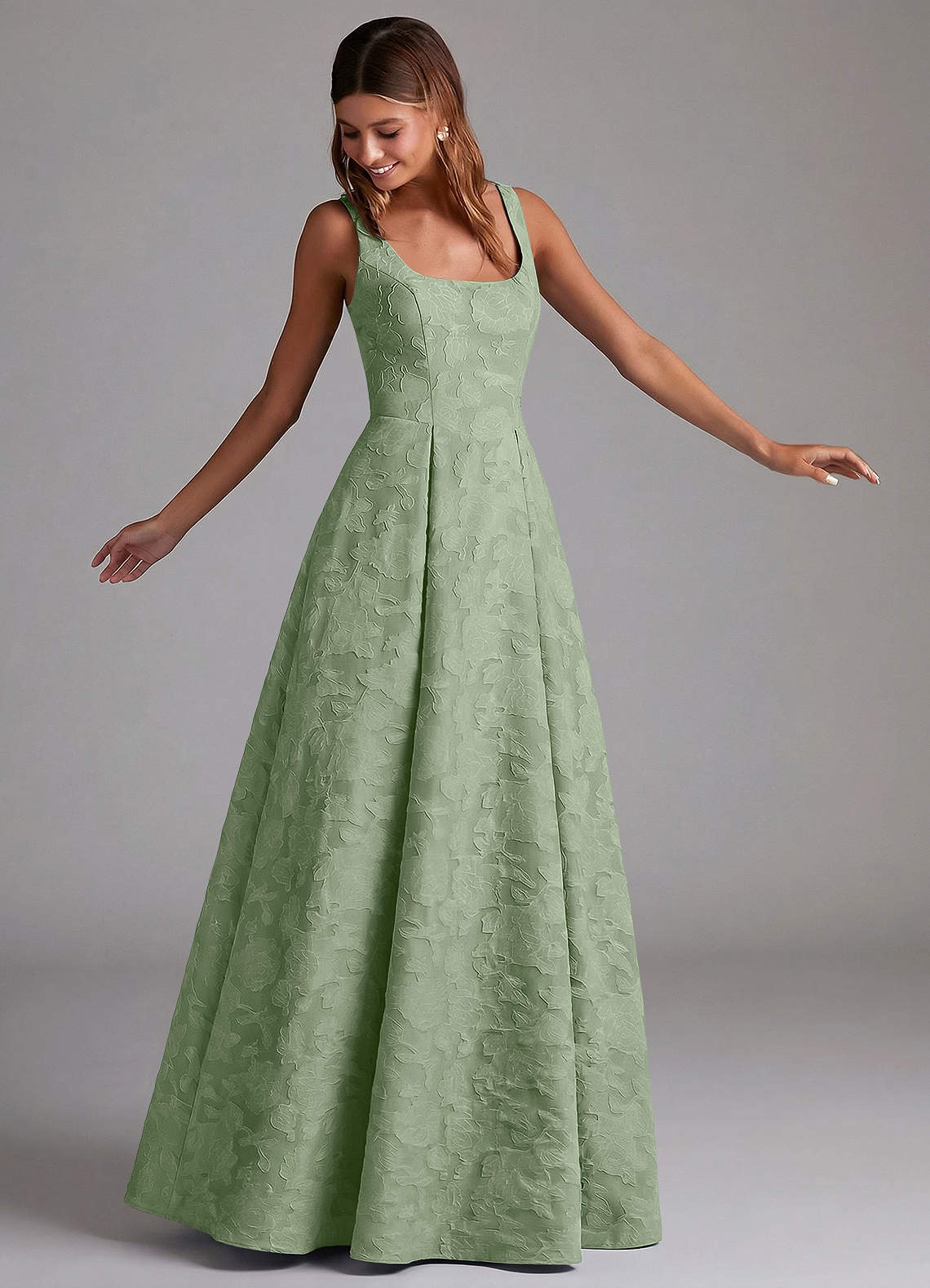 Azazie Amalie Robes de demoiselle d'honneur Robe Trapèze en Blumen-Burnout Plissée Vert Sauge image3