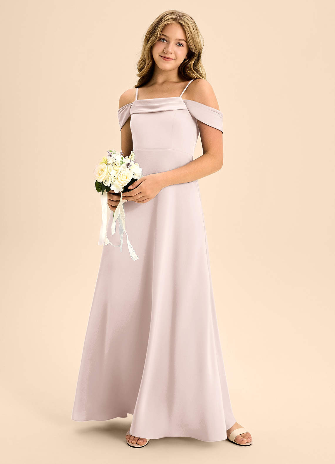 Azazie Anselie Junior Robe Trapèze en Satin extensible Épaule décolletée Rose Pâle image1