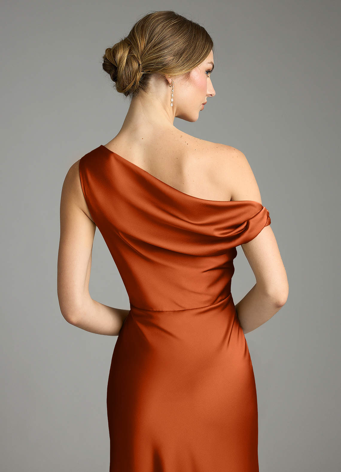Azazie Emerson Vestidos de madrinha de casamento Vestido Laranja Queimada de Cetim elástico de sereia com Fora do ombro image6