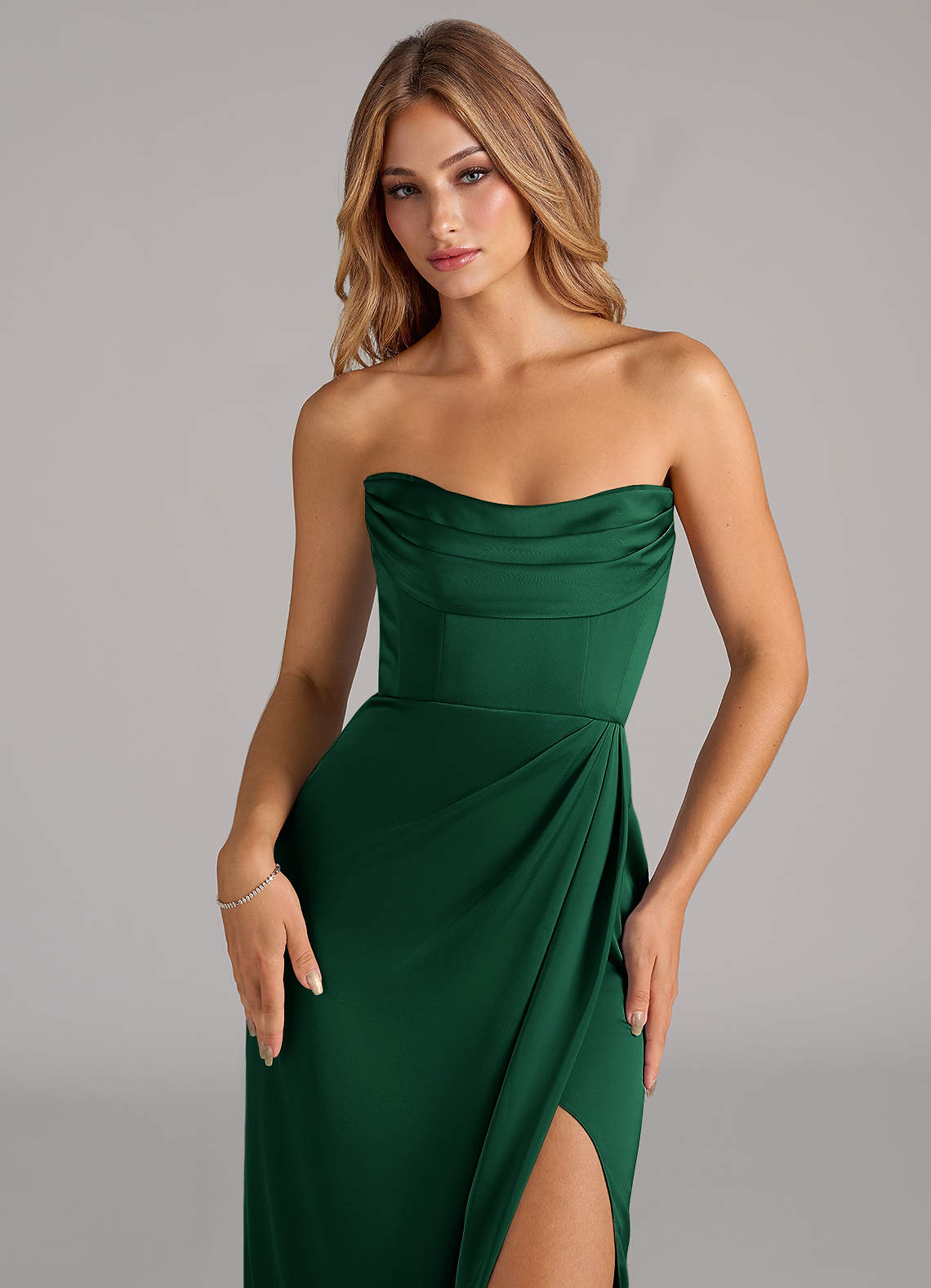 Azazie Johana Vestidos de damas de honor Vestido de Verde Oscuro de Satén Elástico de Corte Sirena Convertible con Vestidos sin tirantes image1