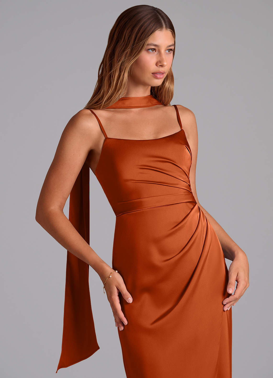 Azazie Calandra Essayer des robes à la maison Robe Trapèze en Satin extensible Plissée Eucalyptus image4