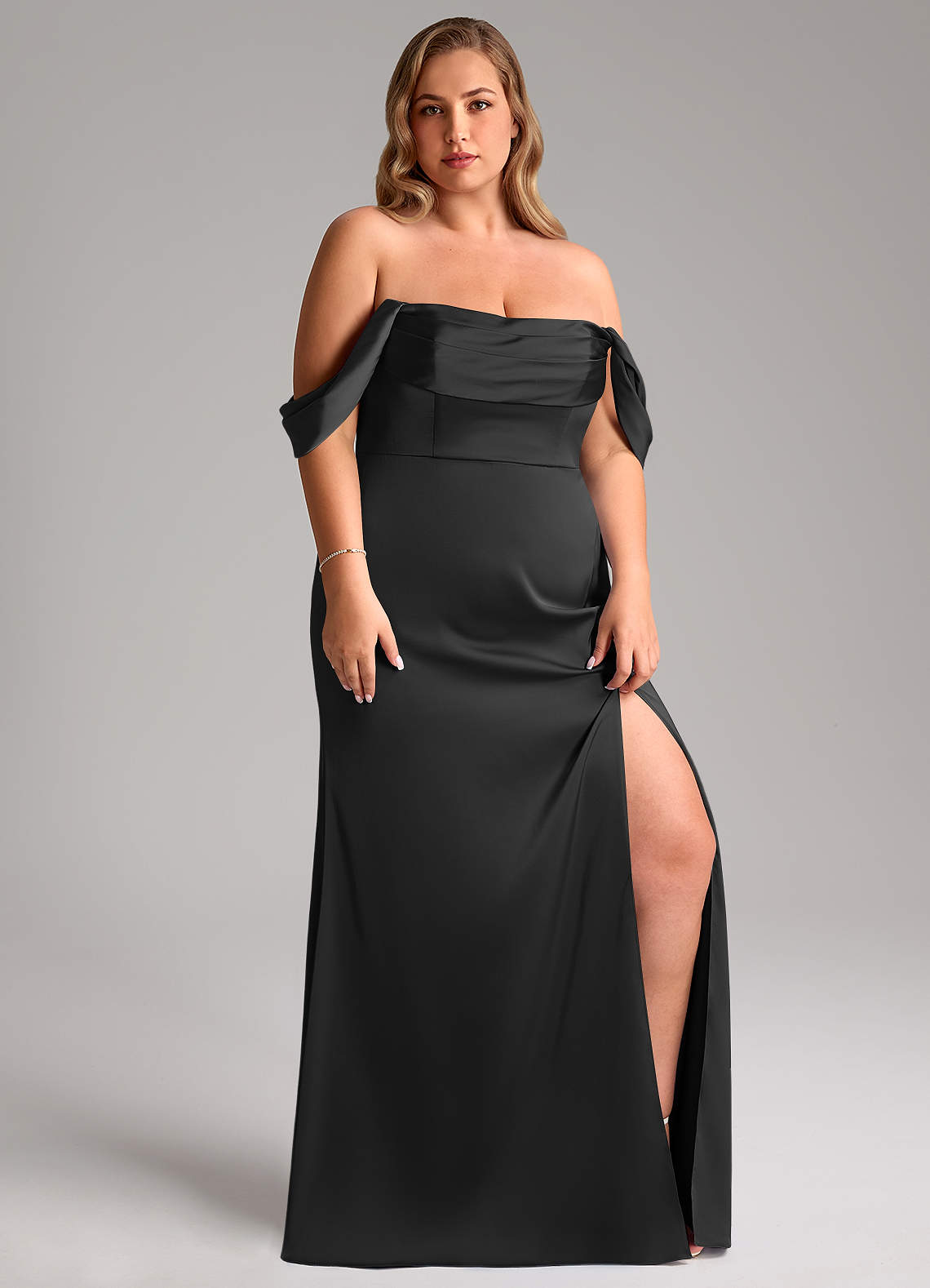Azazie Saige Jurken voor thuis passen Jurk van Stretch Satijn met Kolom Off the Shoulder Zwart image12