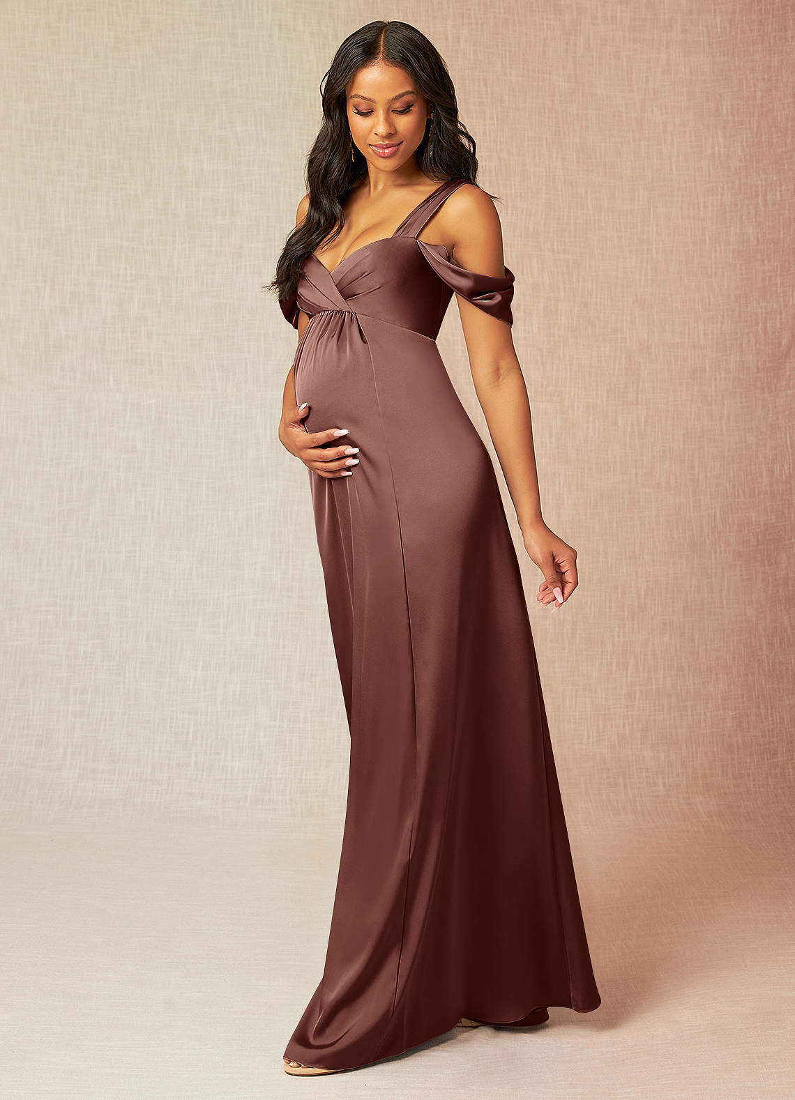 Azazie Rhea vestidos de dama de honor de maternidad Vestido de Corte En A Off The Shoulder Plisado Hasta el suelo Satén Elástico image5