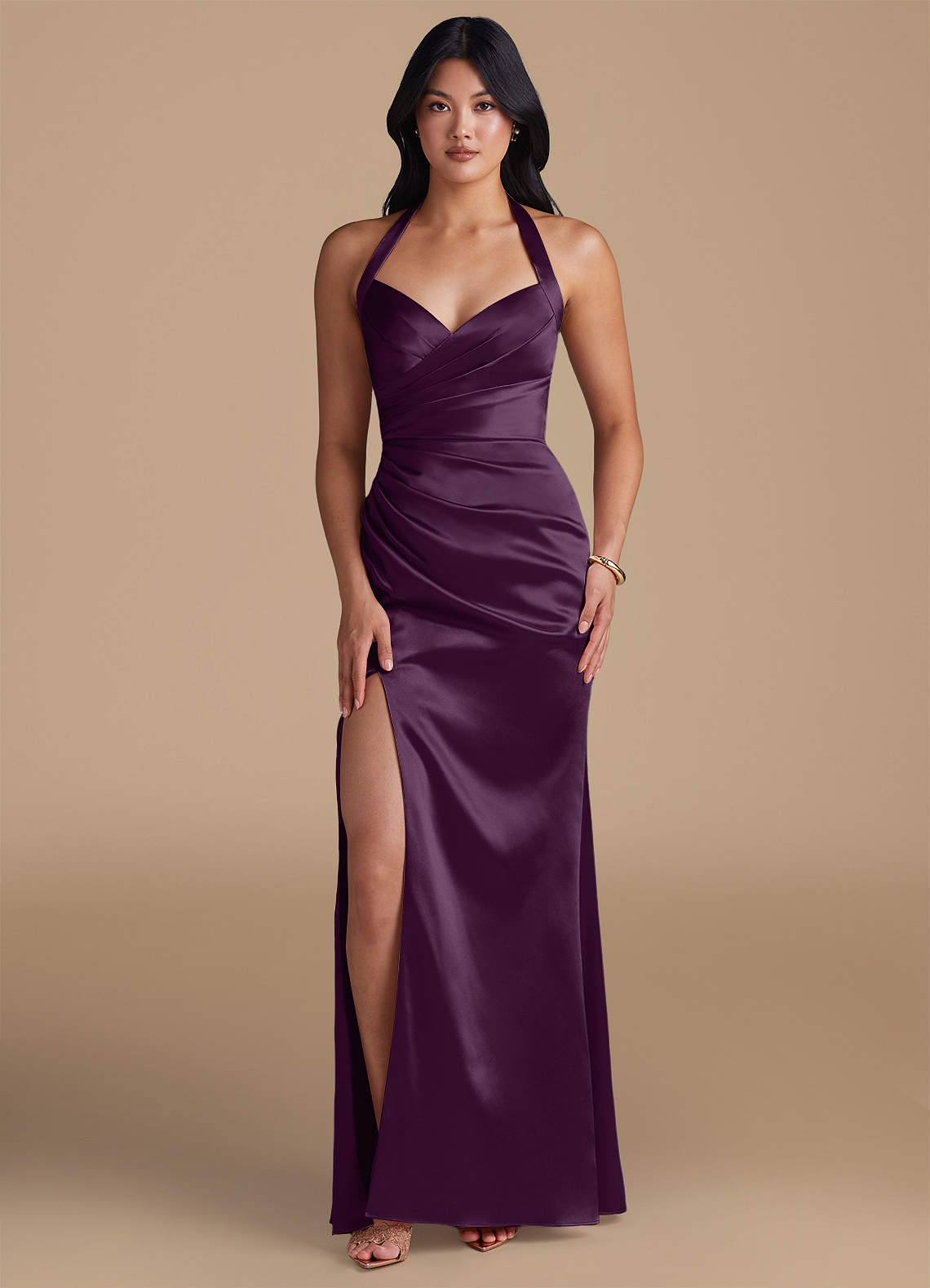 Azazie Emeria Robes de demoiselle d'honneur Robe Fourreau en Satiné métallisé Fente Latérale Prune image1
