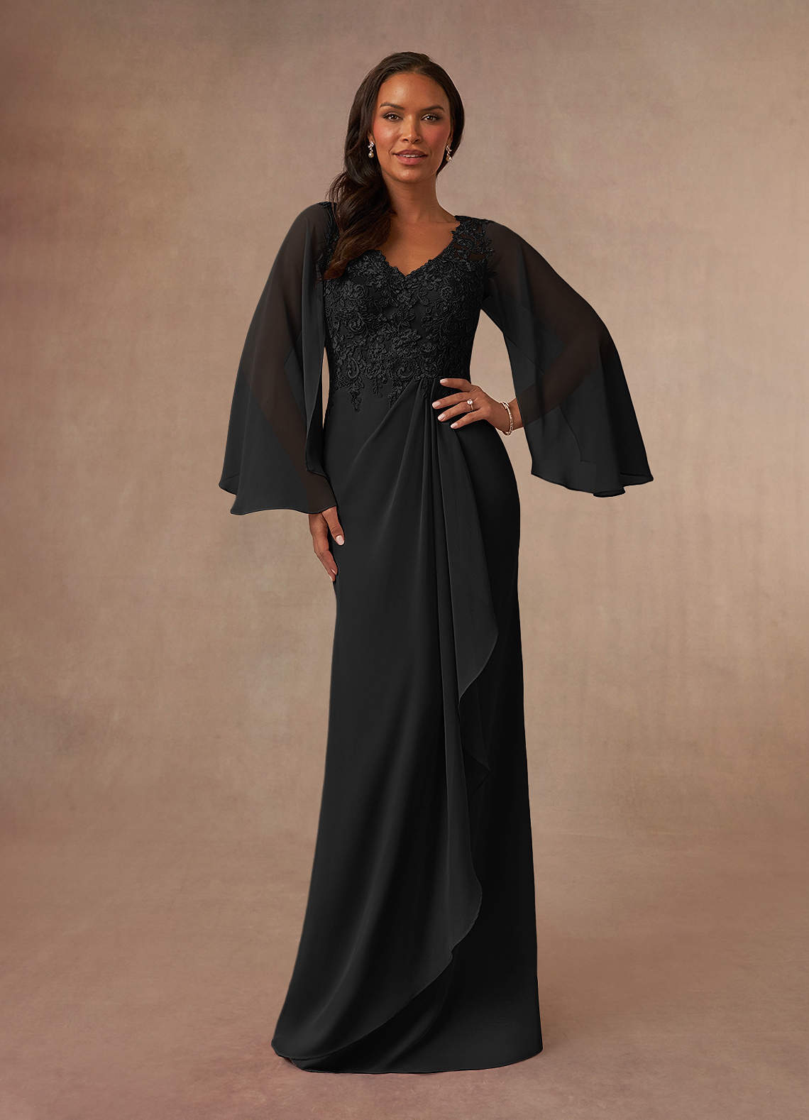 Azazie Perry vestidos de madre de la novia Vestido de Negro de Gasa de Sirena con Encaje cuello pico image1