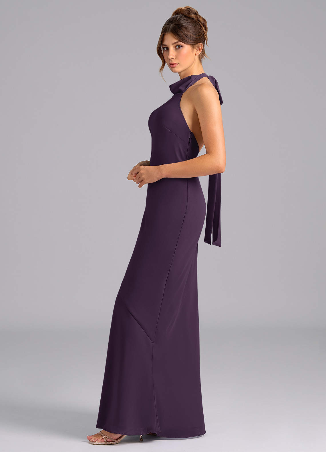 Azazie Velli Vestidos de damas de honor Vestido de Ciruela de Gasa de Corte Sirena con Cuello Alto image4