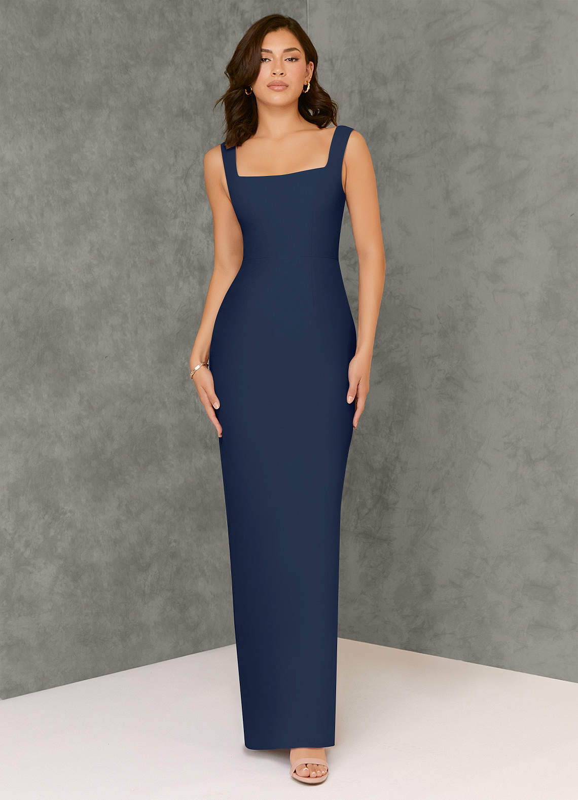 Azazie Flori Robes de demoiselle d'honneur Robe Fourreau en Mousseline de soie Col Carré Bleu Marine Foncé image1