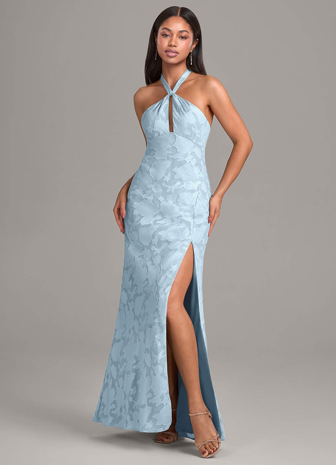 Azazie Ailany Vestidos de damas de honor Vestido de Azul Cielo de Devorado Floral de Corte en A con Plisado image1