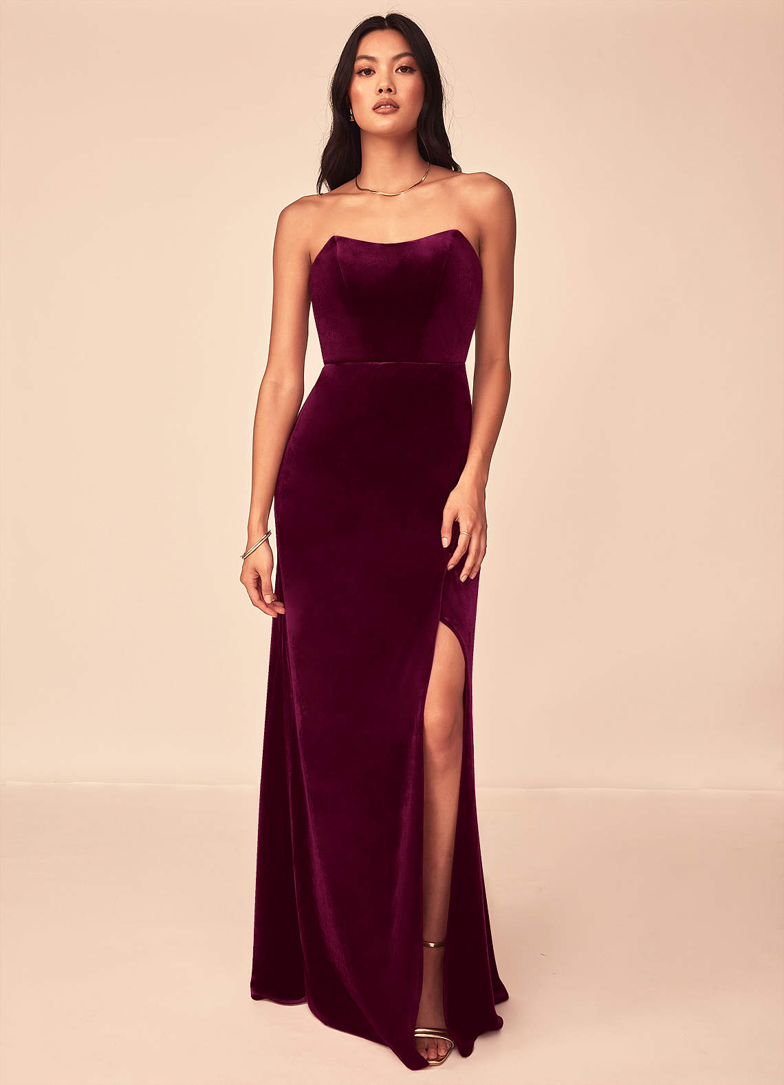 Azazie Nereda Robes de demoiselle d'honneur Robe Trapèze Convertible en velours Sans bretelle Cabernet image1