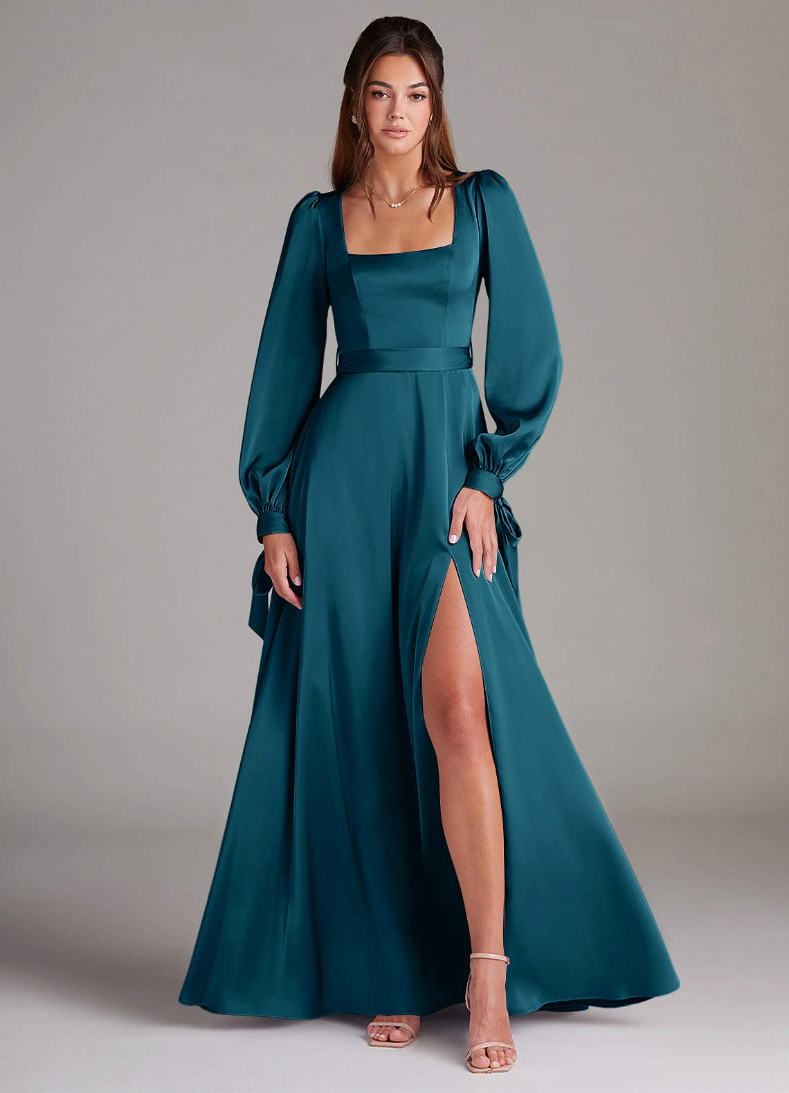 Azazie Leonia Robes de demoiselle d'honneur Robe Trapèze en Satin extensible Manche longue Bleu Encre image1