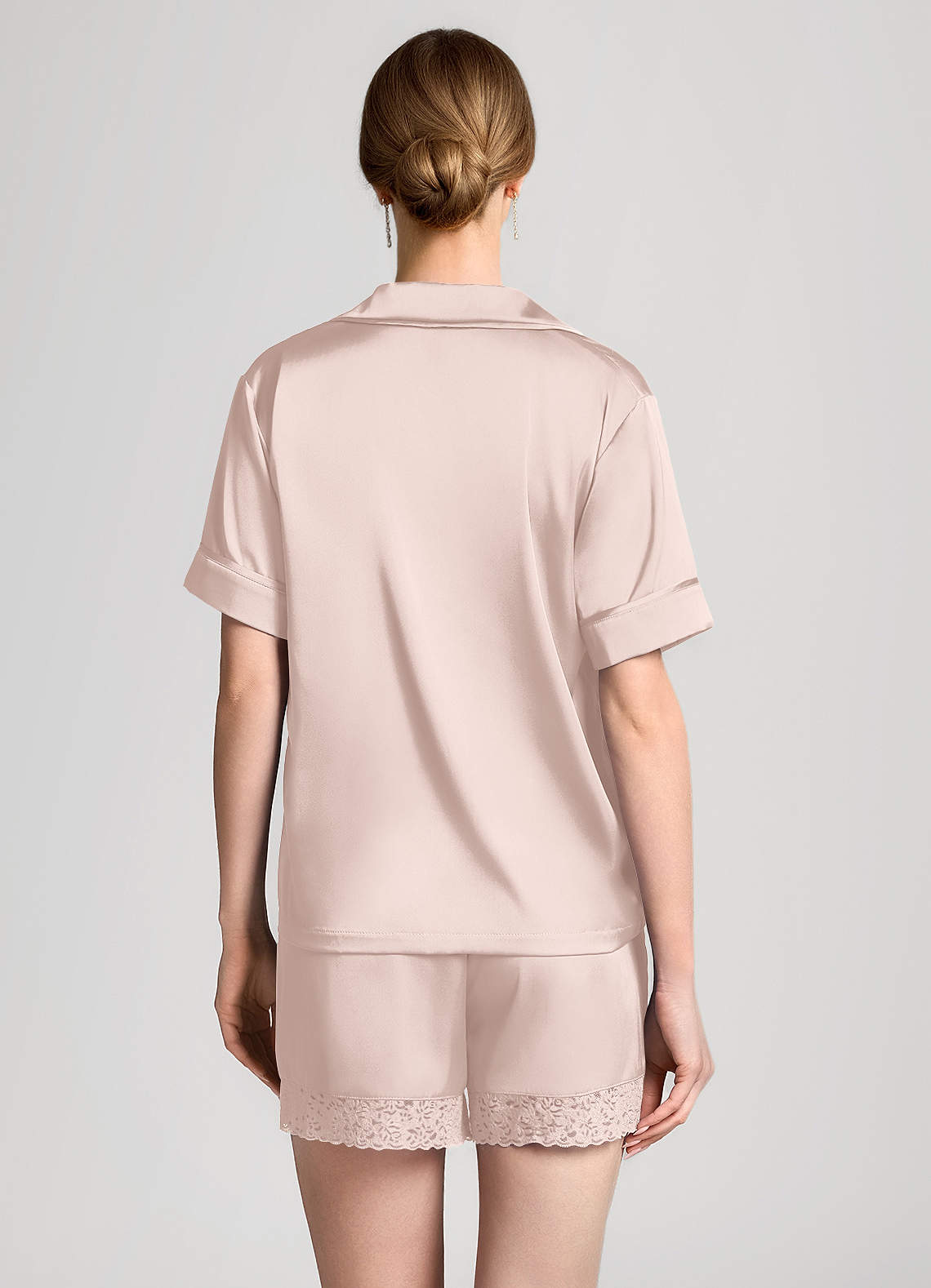 front Pigiama a maniche corte con finiture in pizzo satinato