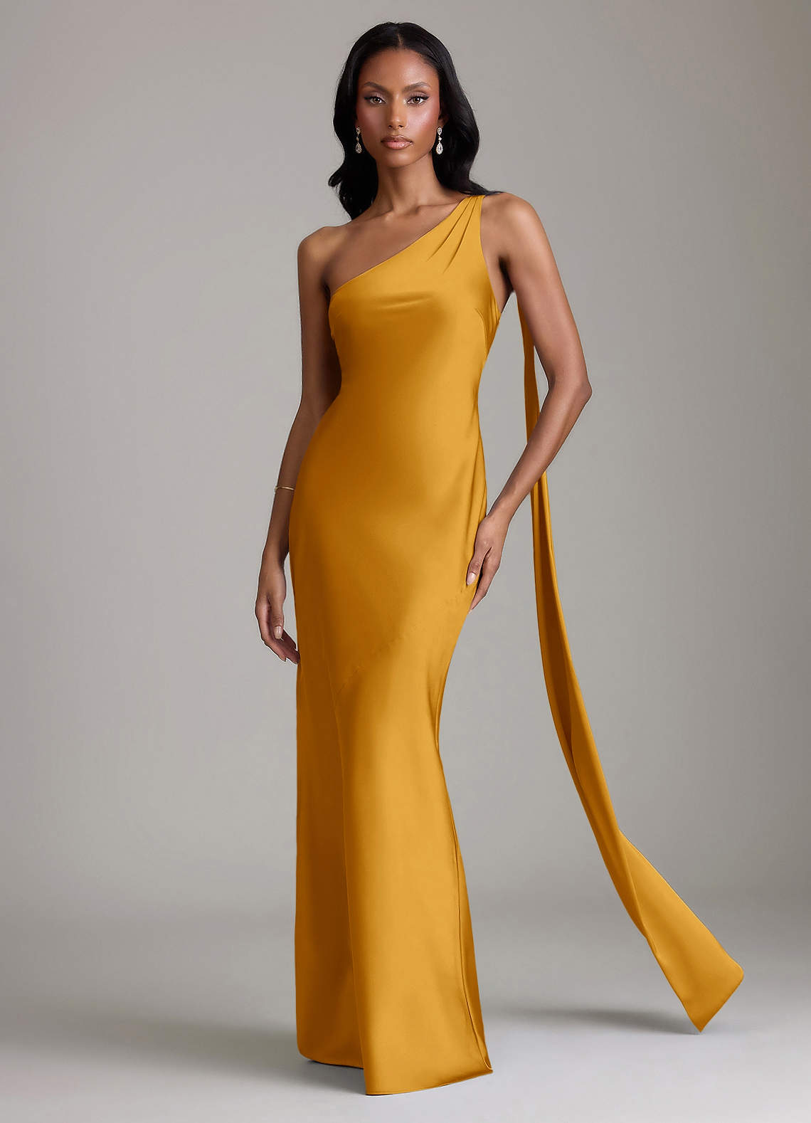 Azazie Juniper Vestidos de madrinha de casamento Vestido Caramelo de Cetim elástico de sereia com Um ombro image3