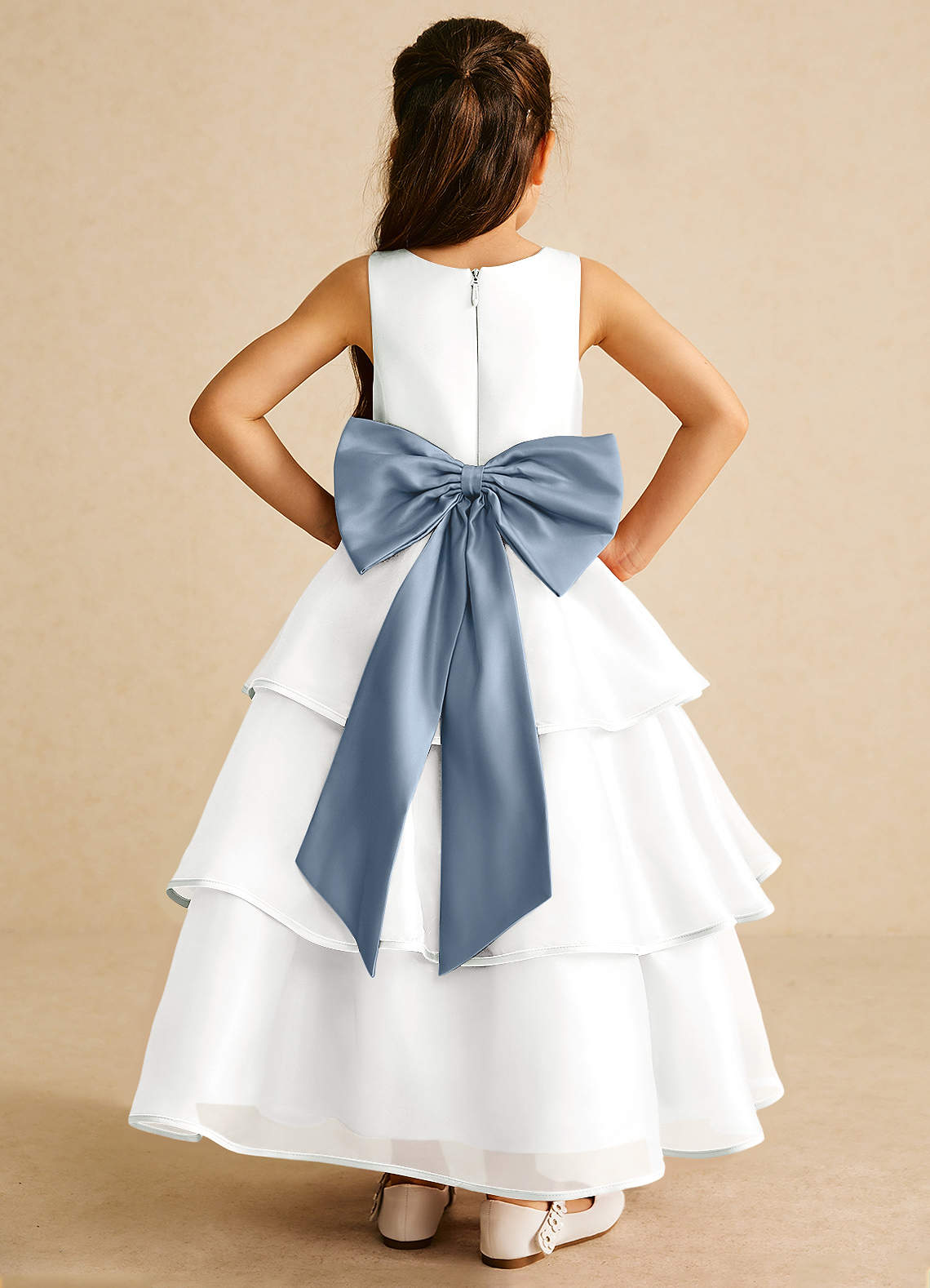 Azazie Sweetums Flower Girl Klänningar Klänning A-Linje i Organza Rosett image1