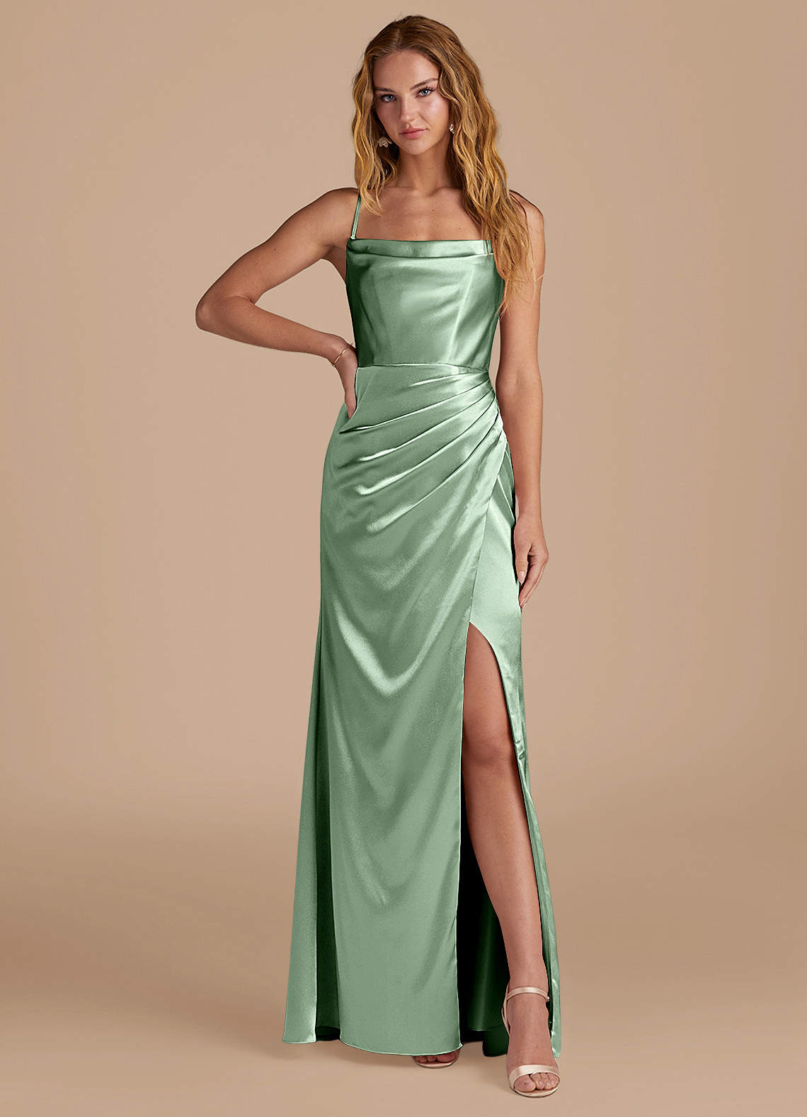Azazie Marzia Robes de demoiselle d'honneur Robe Sirène en Satiné métallisé Plissée Matcha image1