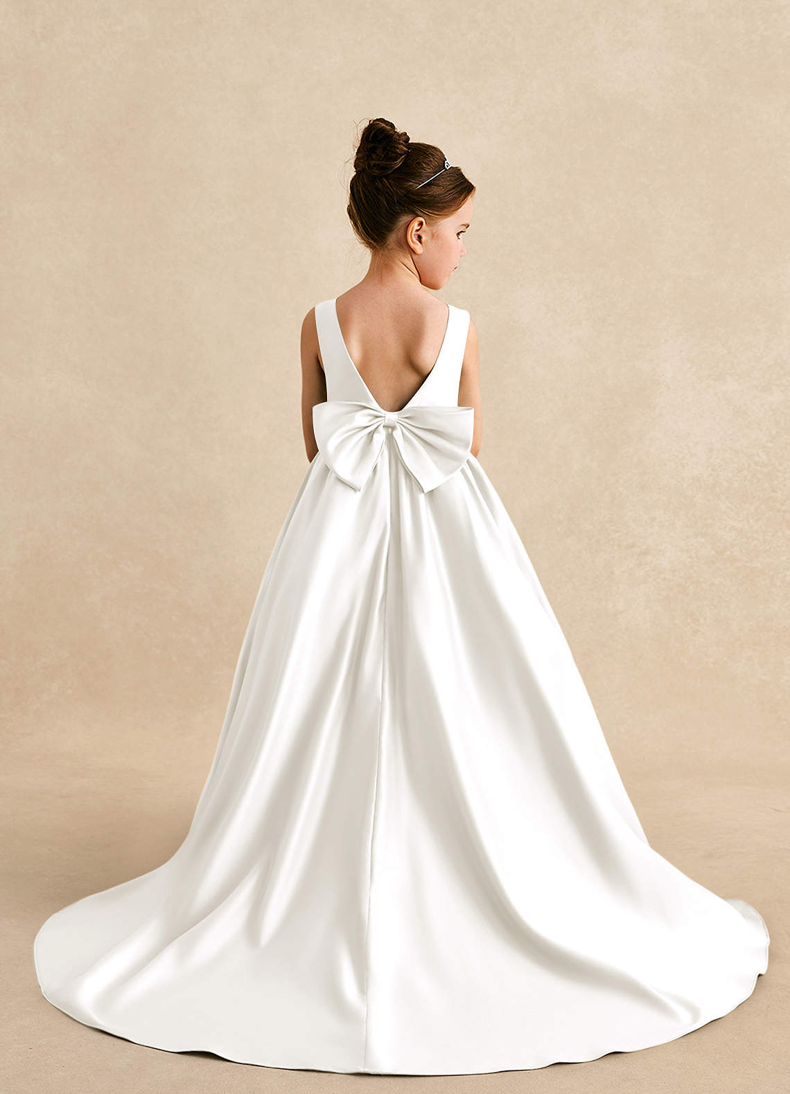 Azazie Mimia Robe Demoiselle D'honneur Fillette Robe Trapèze en Mat Satiné Arc Ivoire image1