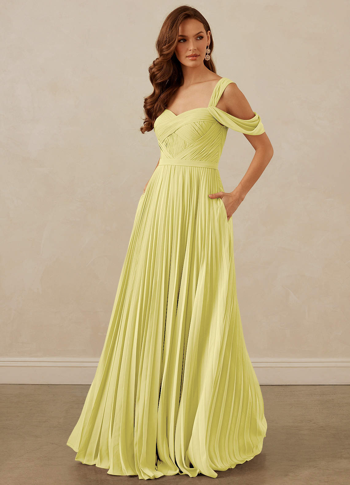 Christian Siriano Bridal for Azazie 1013 Robes de demoiselle d'honneur Robe Trapèze en Mousseline de soie Épaule décolletée Sorbet Citron image1