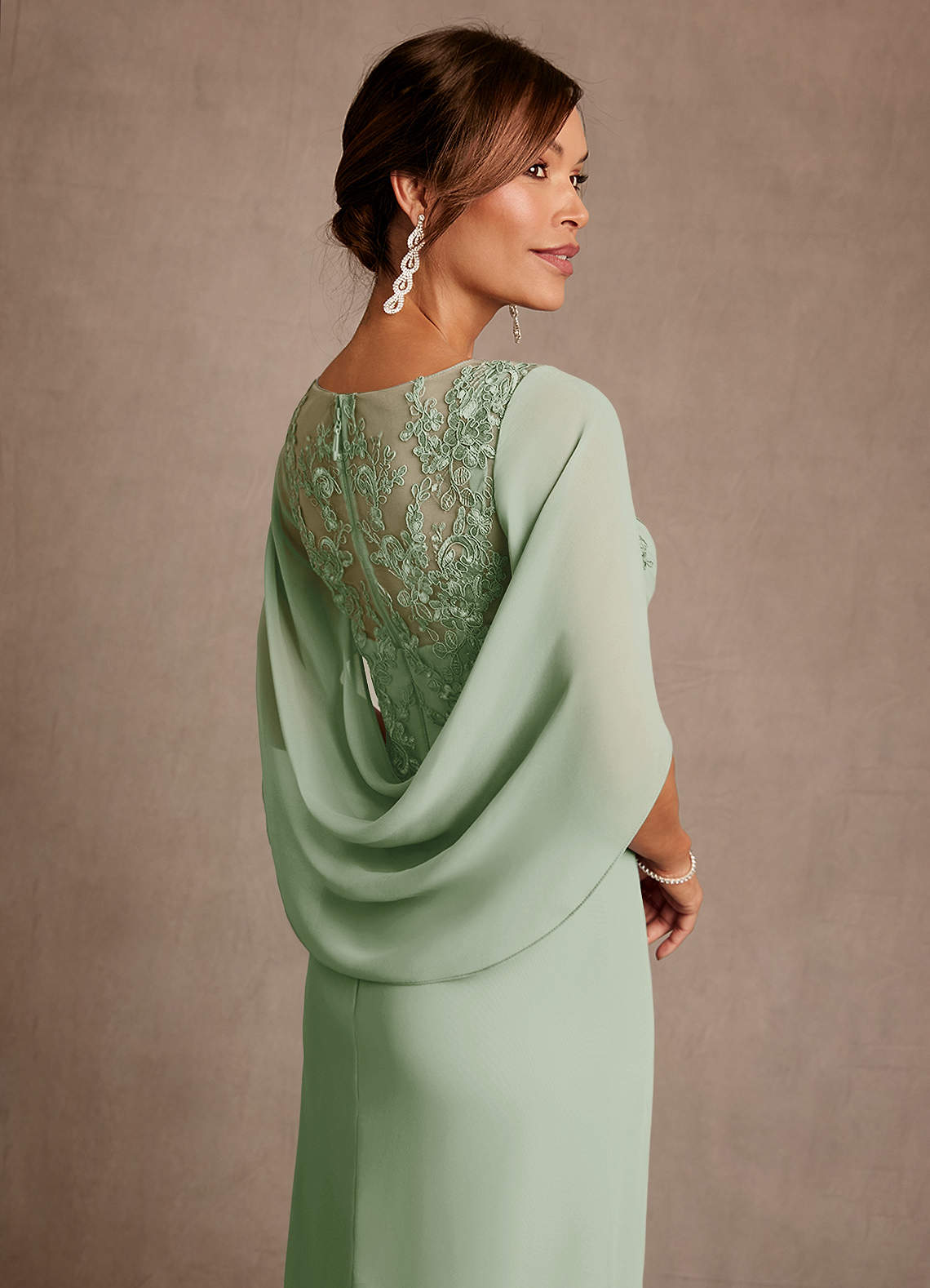 Azazie Santa Clara Mère de la mariée Robes Robe Trapèze en Dentelle Vert Sauge image5