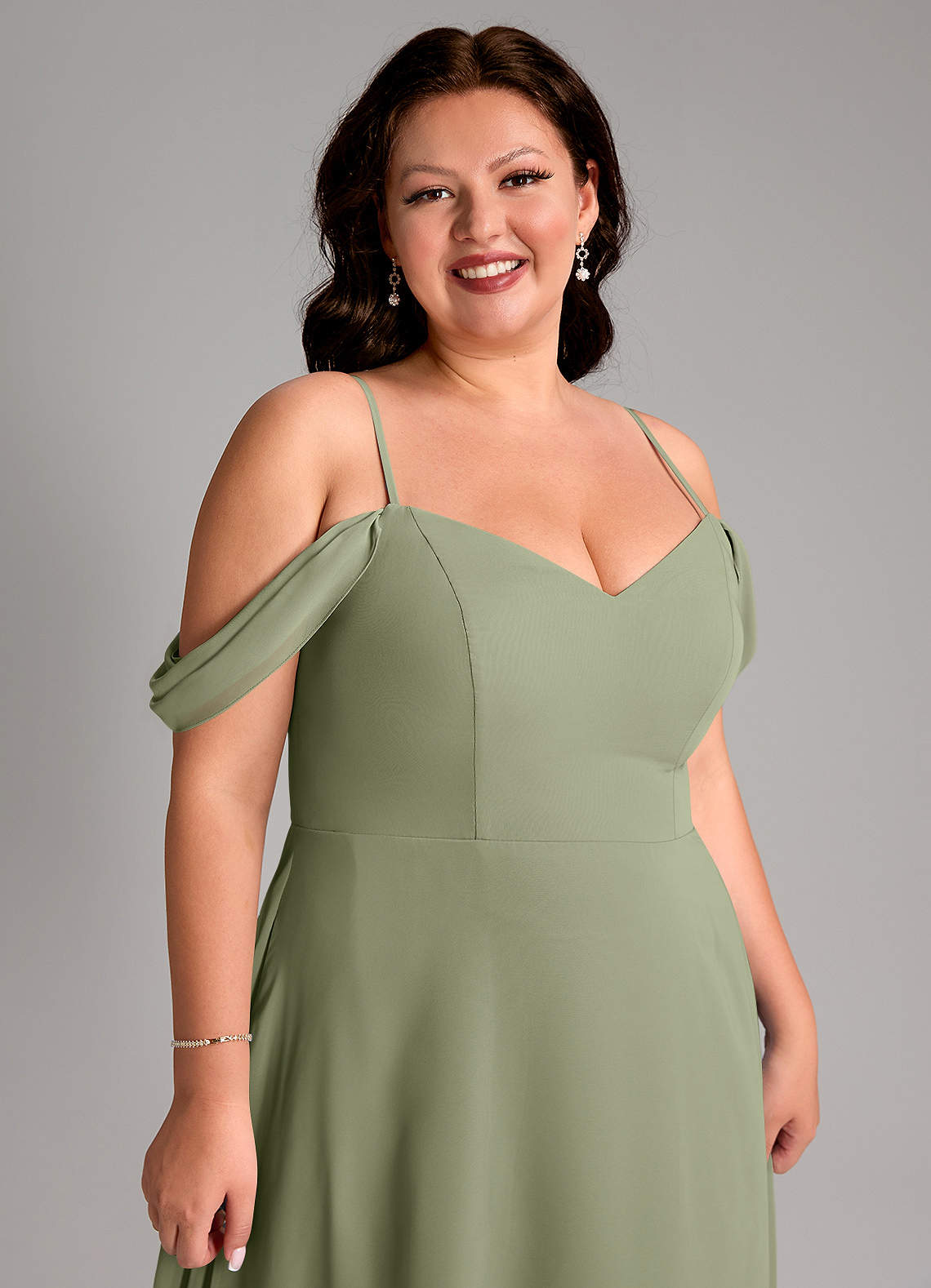 Azazie Marley Vestidos de madrinha de casamento Vestido Pistache de Chiffon de Linha A com Fora do ombro image15